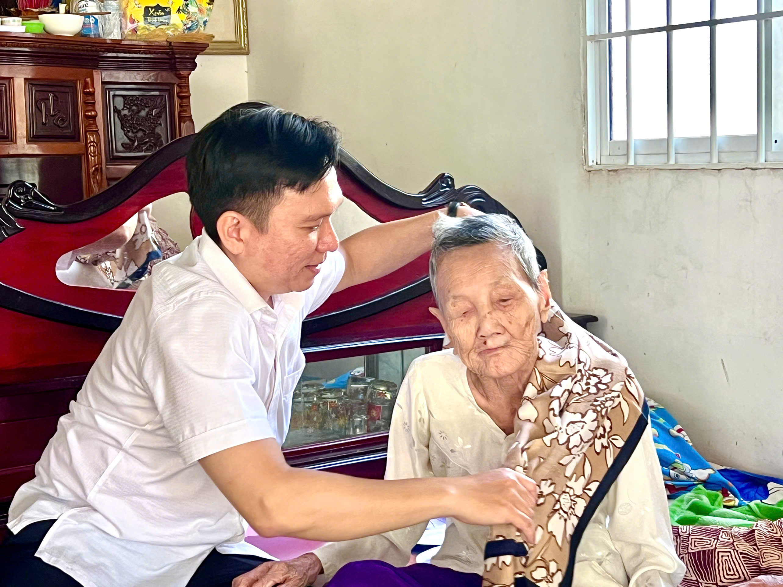 Anh-tin-bai