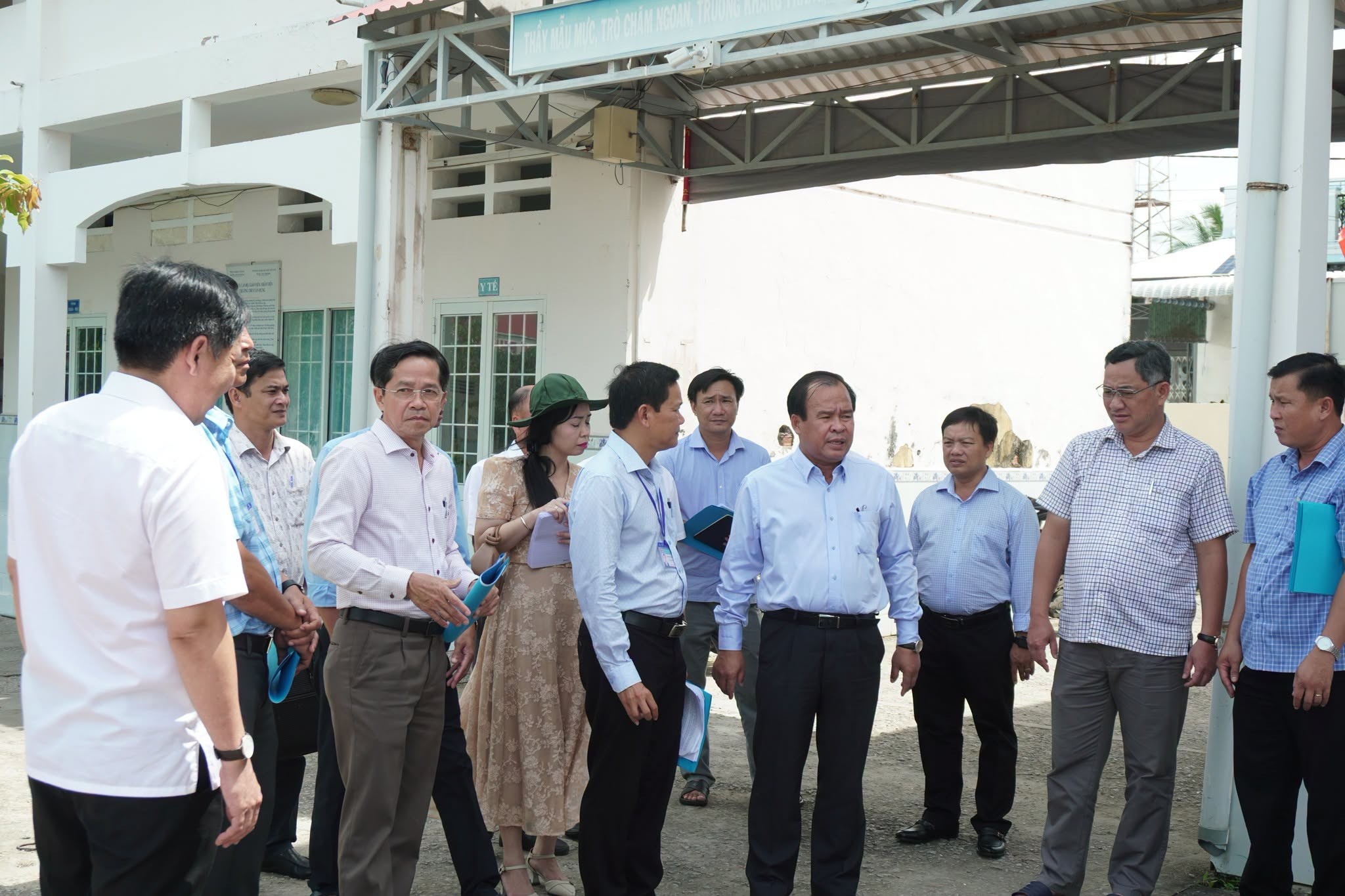 PHÓ CHỦ TỊCH UBND TỈNH NGUYỄN MINH LUÂN KIỂM TRA CƠ SỞ GIÁO DỤC, Y TẾ TRÊN ĐỊA BÀN XÃ TÂN HƯNG
