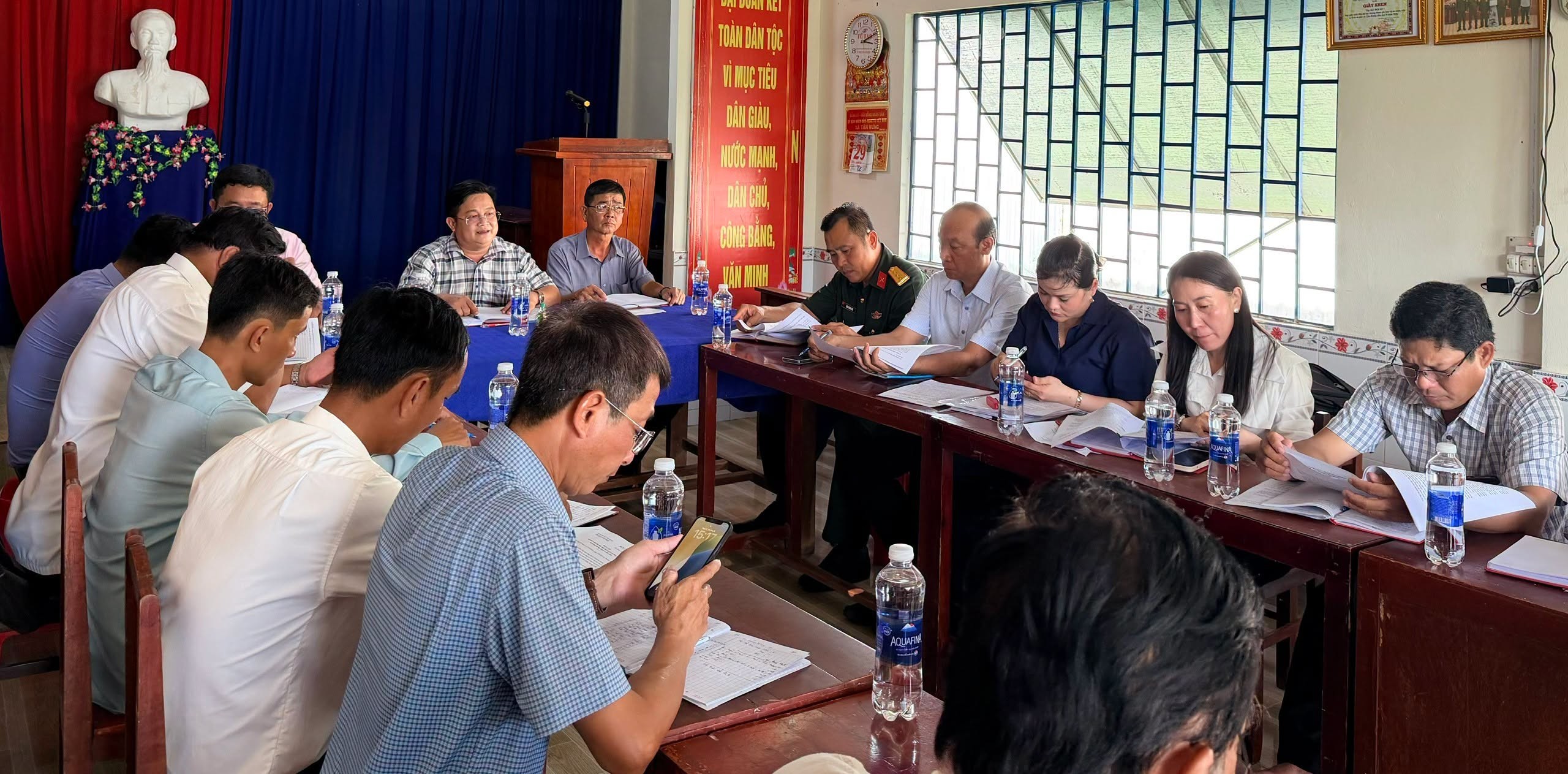 BÍ THƯ ĐẢNG ỦY, CHỦ TỊCH HĐND XÃ KIỂM TRA TÌNH HÌNH THỰC TẾ TẠI ẤP TÂN HIỆP