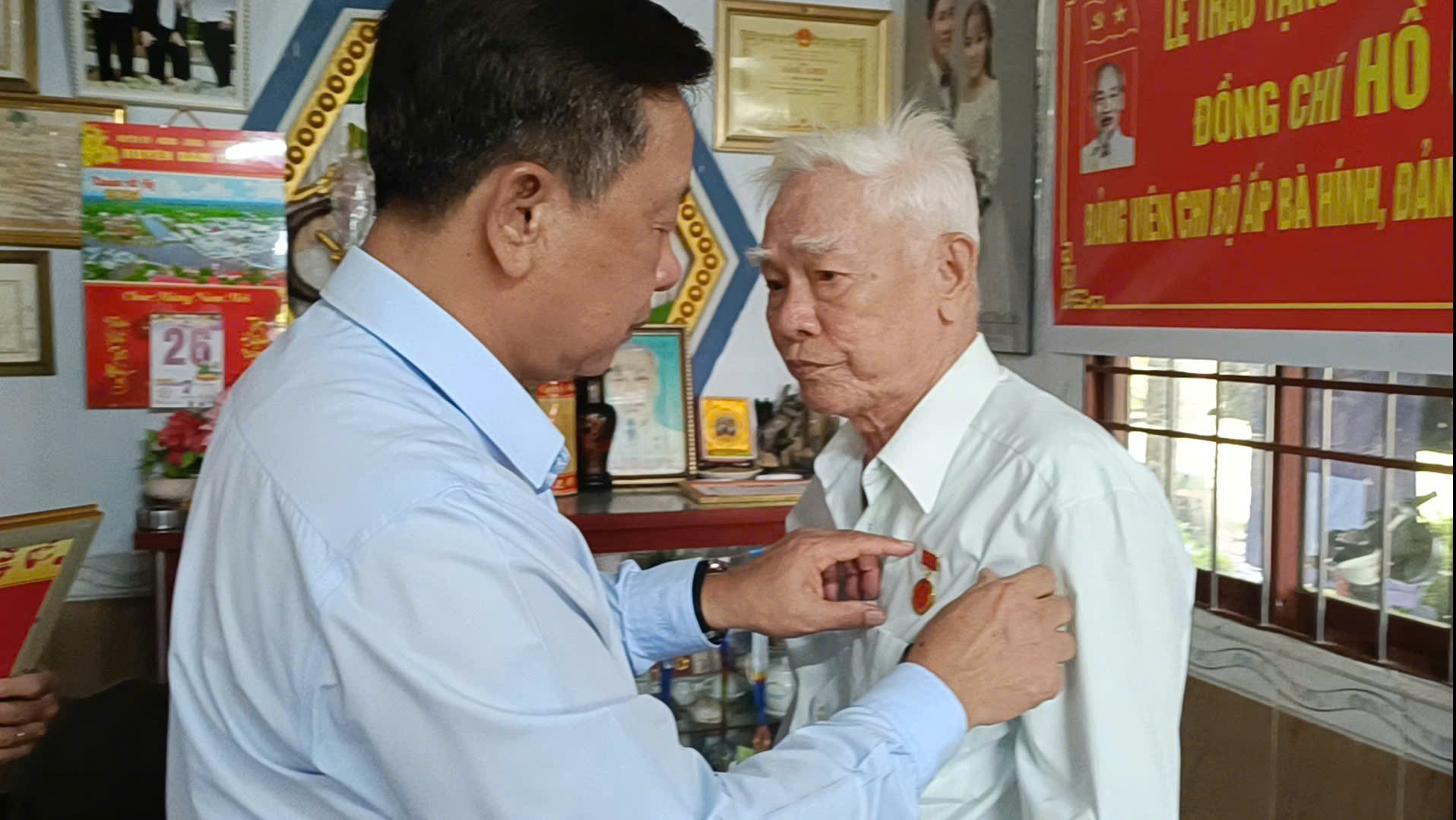 Anh-tin-bai