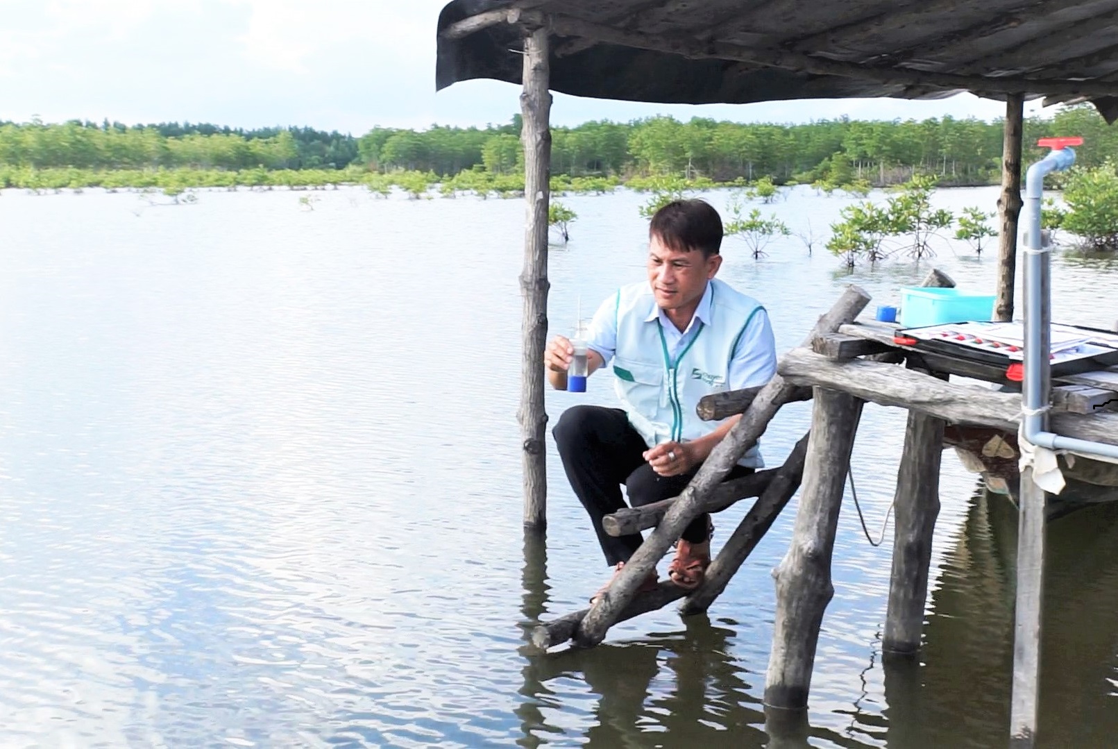 Xã Phan Ngọc Hiển: Phòng chống dịch bệnh trên thủy sản nuôi