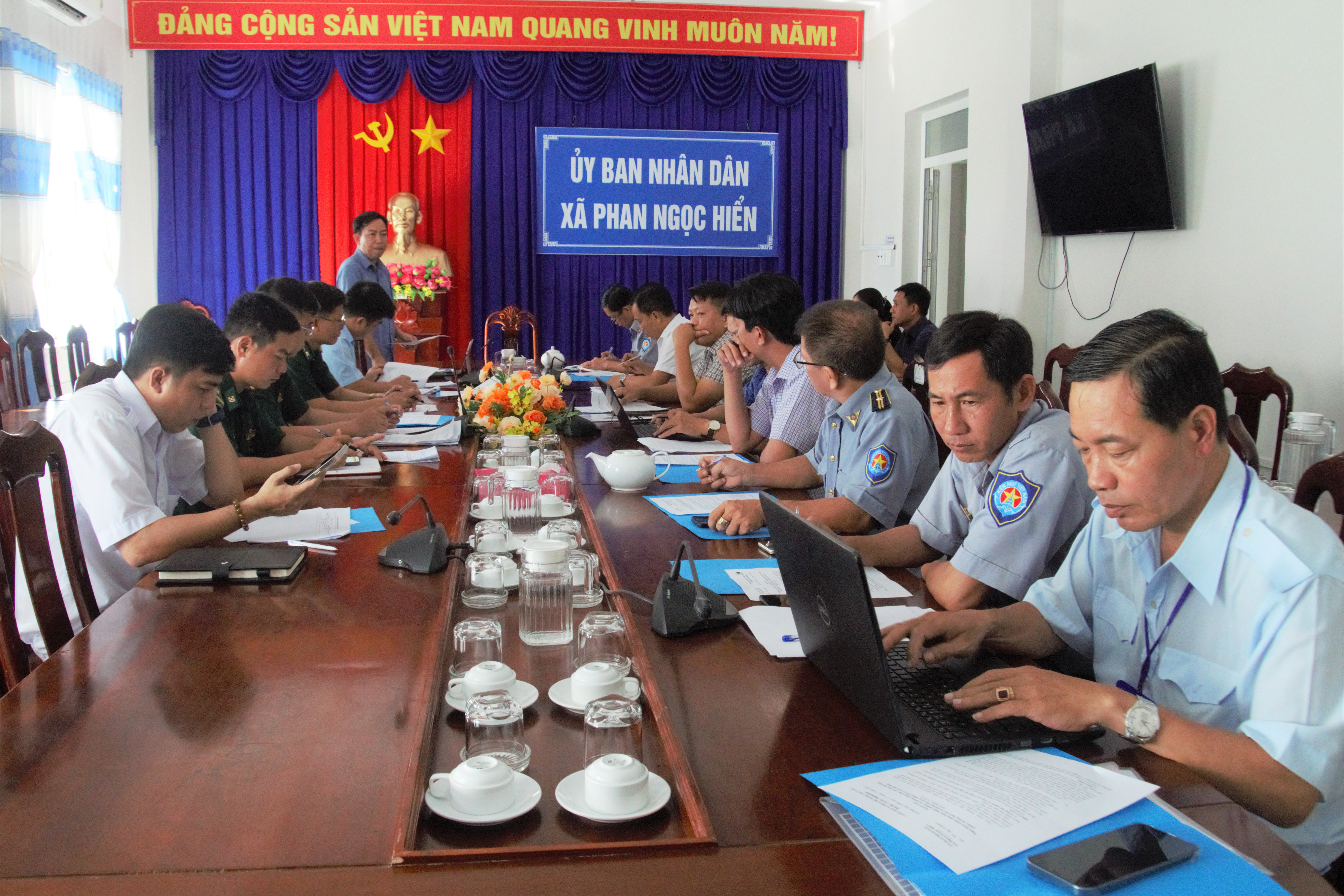 Tổ công tác liên ngành tỉnh Cà Mau: Kiểm tra, giám sát tàu cá tại xã Phan Ngọc Hiển