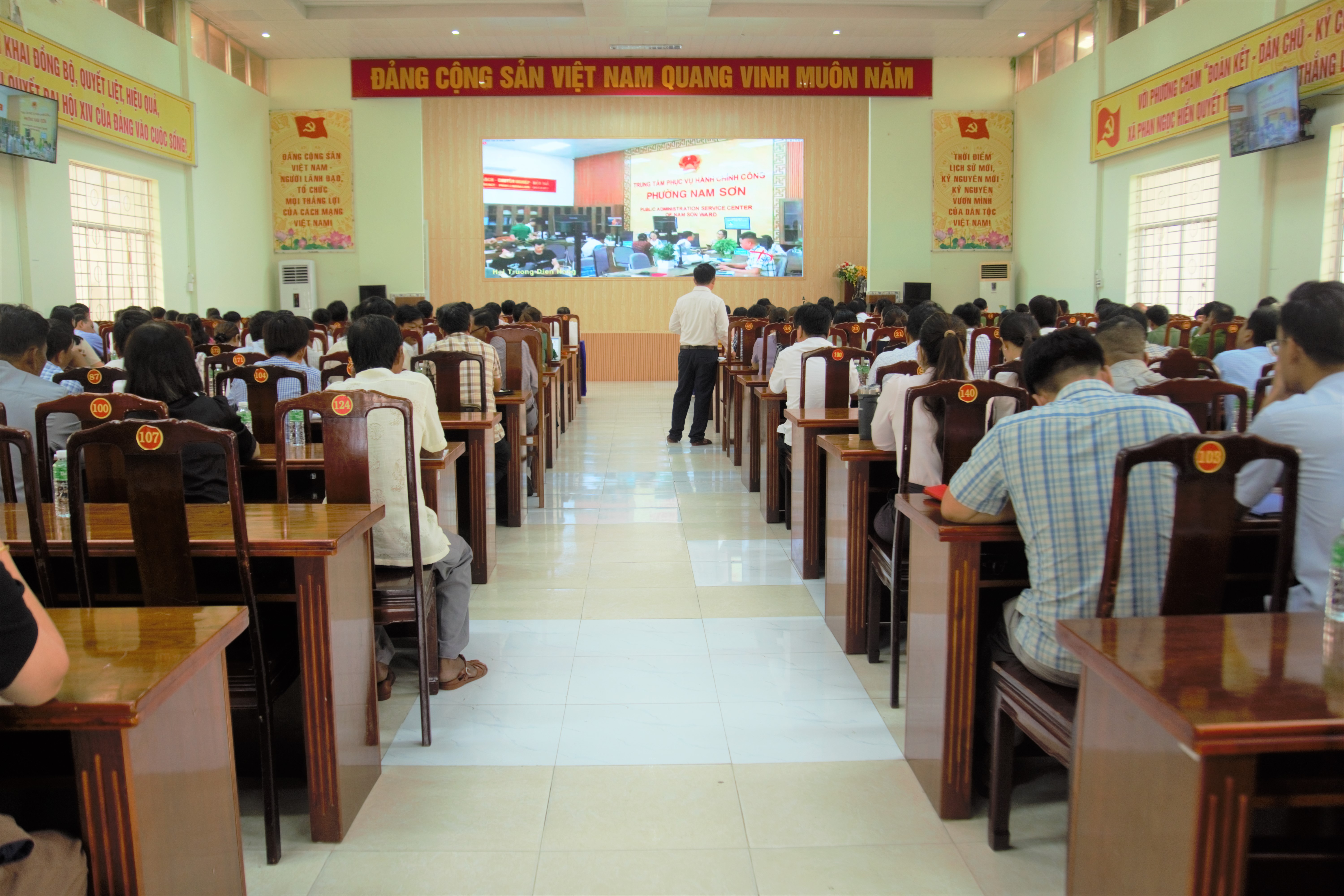 Đảng ủy xã Phan Ngọc Hiển: Hội nghị toàn quốc nghiên cứu, học tập, quán triệt một số Nghị quyết, Chỉ thị của Bộ Chính trị