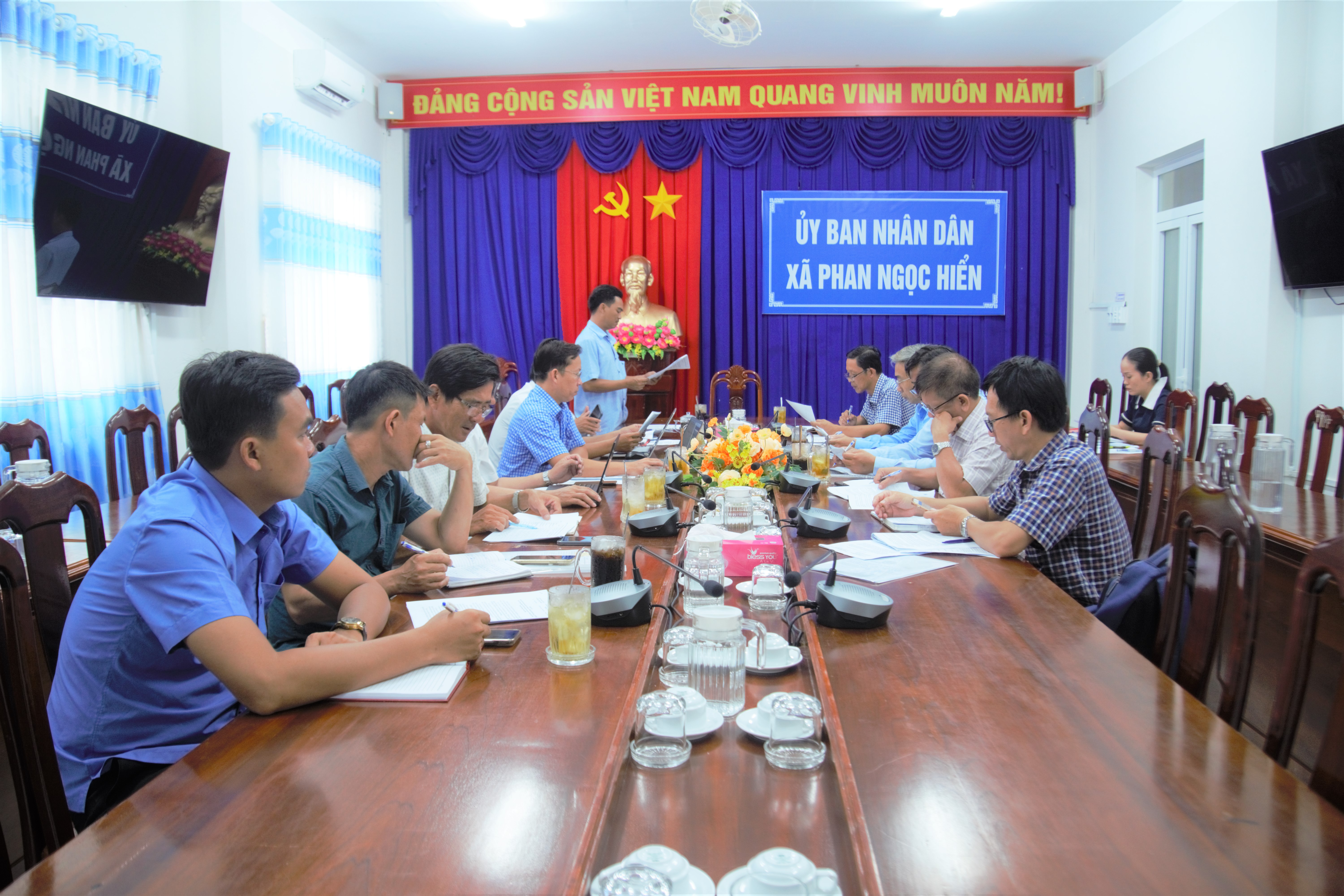 Tổ công tác Sở Nông nghiệp và Môi trường tỉnh làm việc với xã Phan Ngọc Hiển