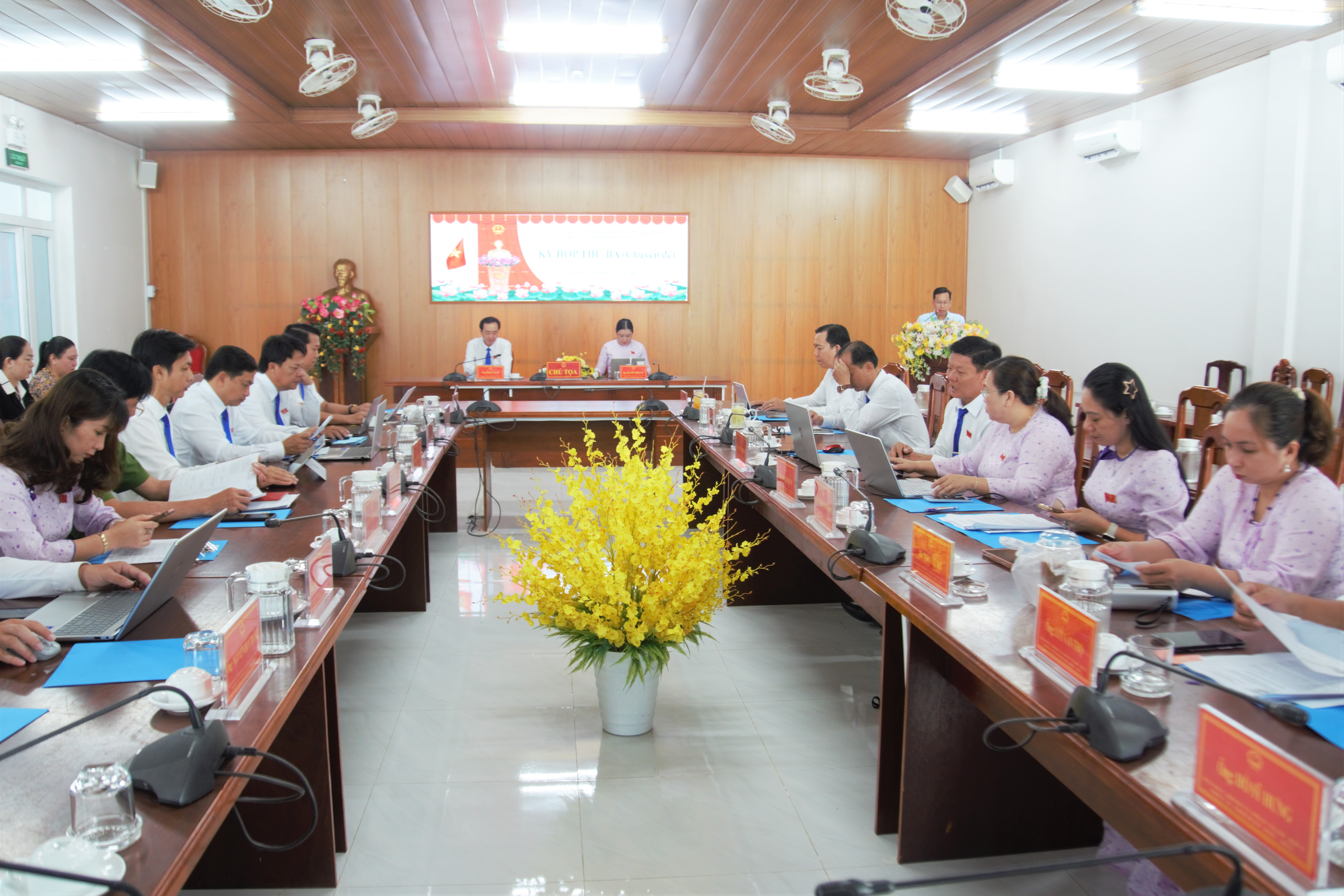 HĐND xã Phan Ngọc Hiển: Tổ chức Kỳ họp thứ Ba (Chuyên đề)