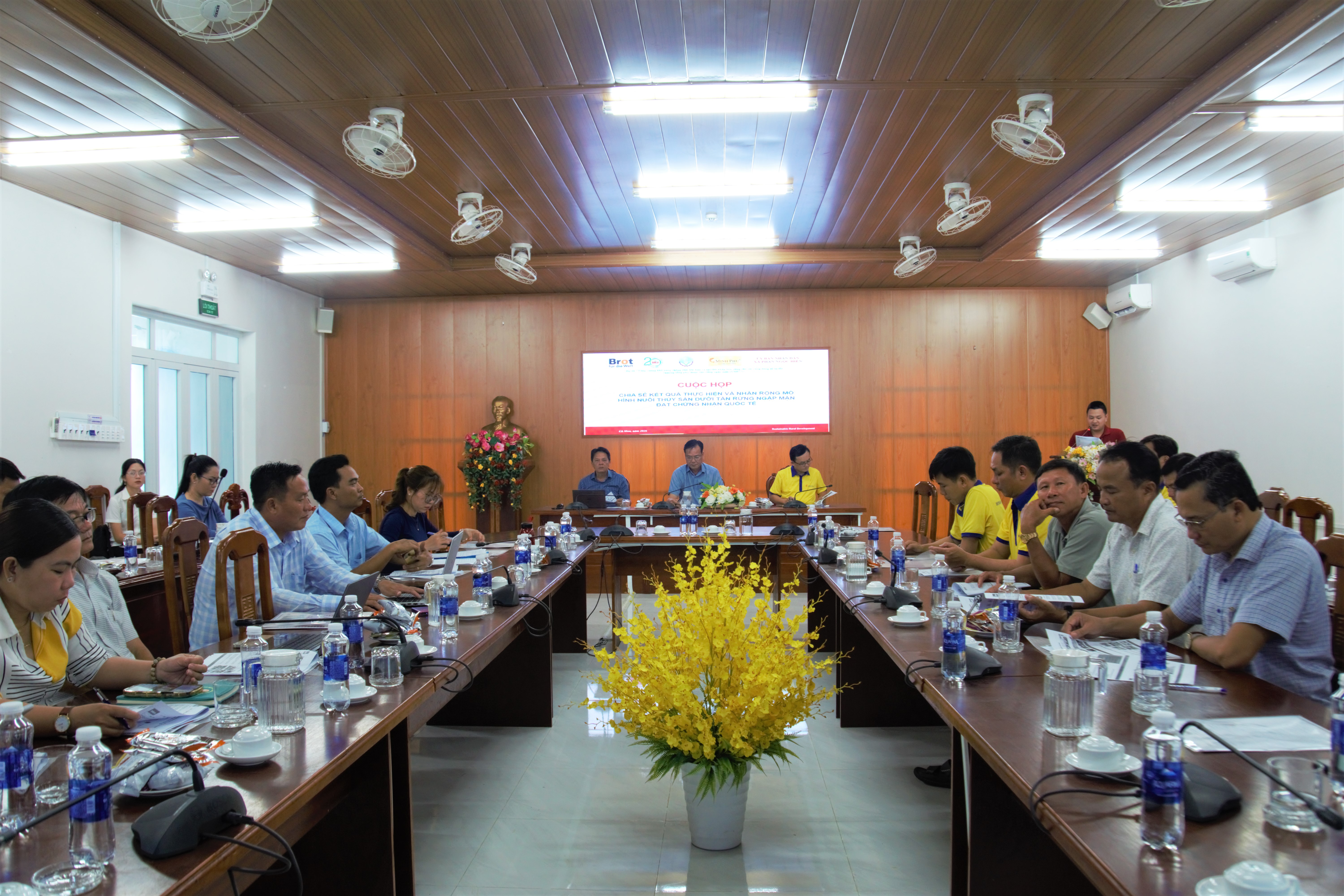 Xã Phan Ngọc Hiển: Hội nghị chia sẻ kết quả thực hiện và nhân rộng mô hình nuôi thủy sản dưới tán rừng
