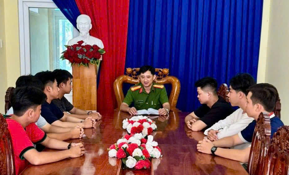 Công an xã Phan Ngọc Hiển: Điểm tựa vững chắc cho tân binh lên đường nhập ngũ