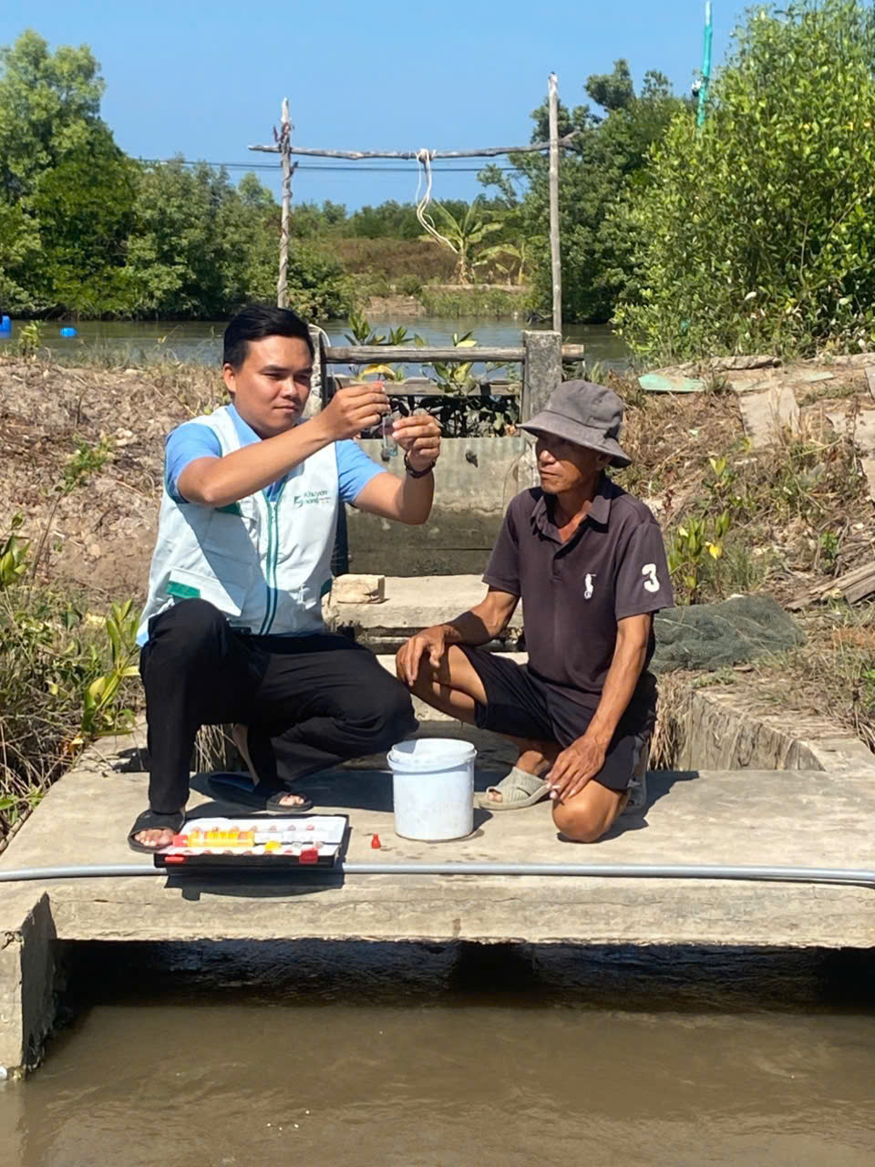 Xã Phan Ngọc Hiển: Triển khai chương trình quan trắc môi trường nước và hỗ trợ kỹ thuật nuôi tôm năm 2026