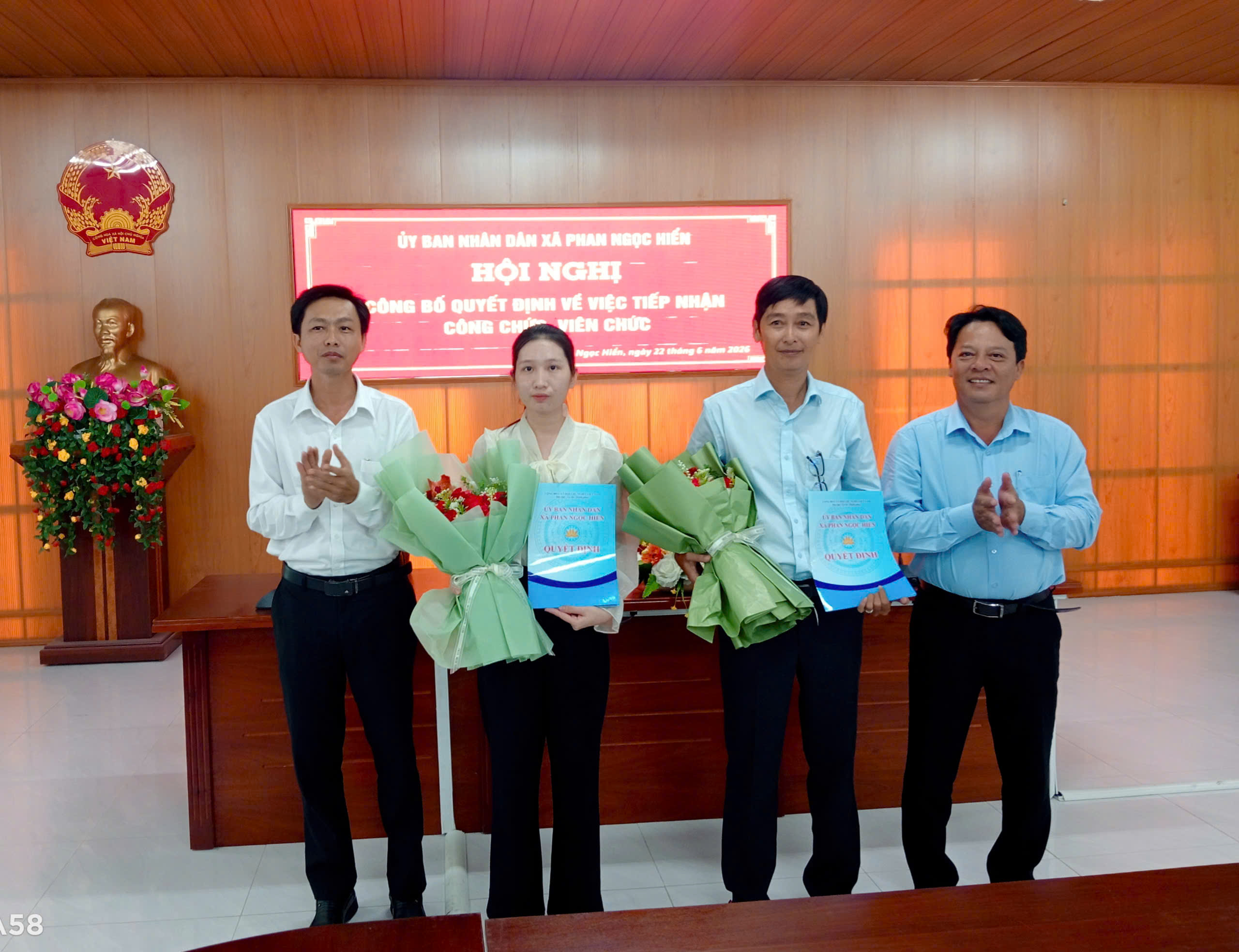 Xã Phan Ngọc Hiển: Hội nghị công bố Quyết định về công tác cán bộ