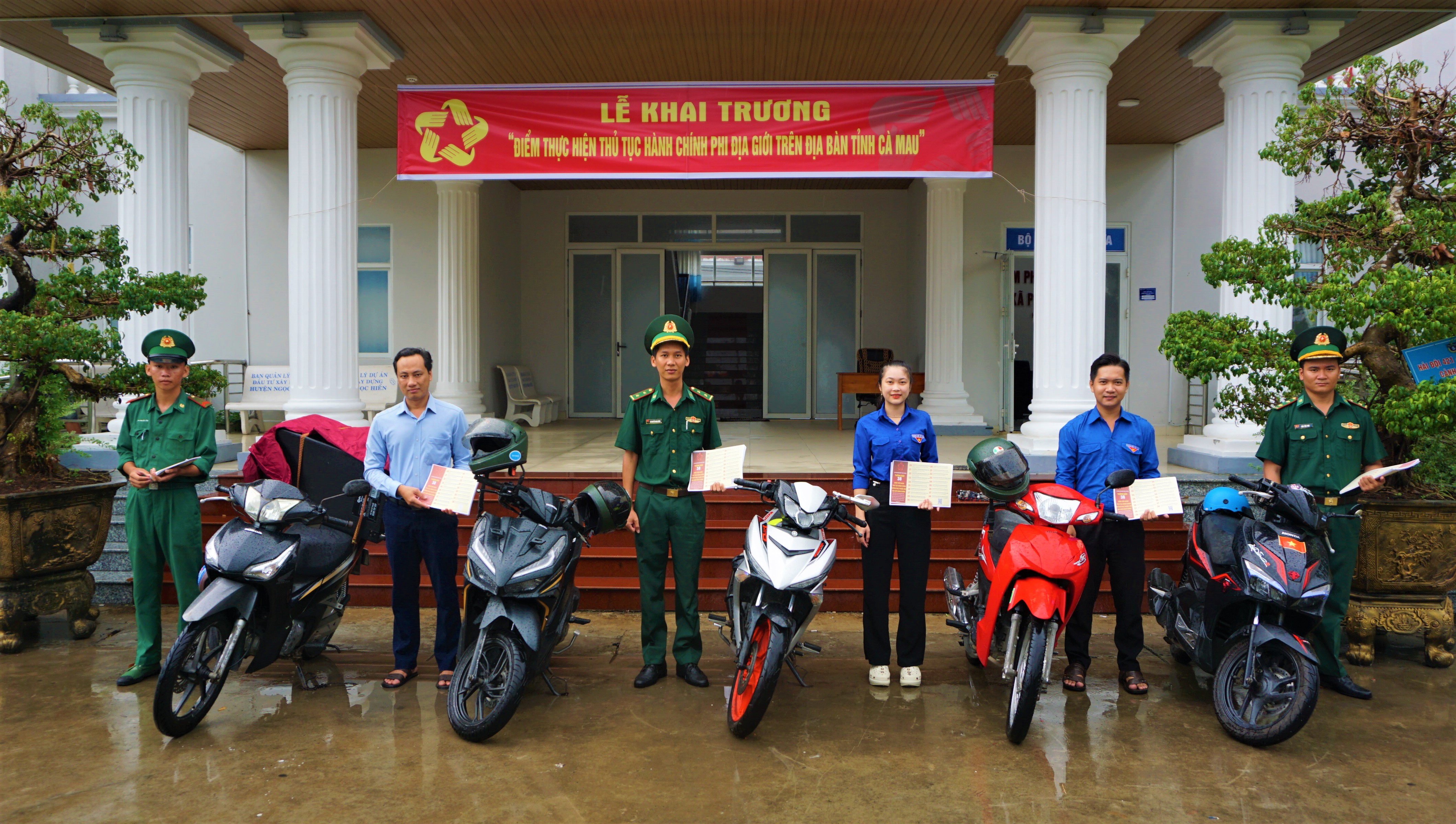 Xã Phan Ngọc Hiển: Ra quân tuyên truyền “Điểm thực hiện thủ tục hành chính không phụ thuộc vào địa giới hành chính”