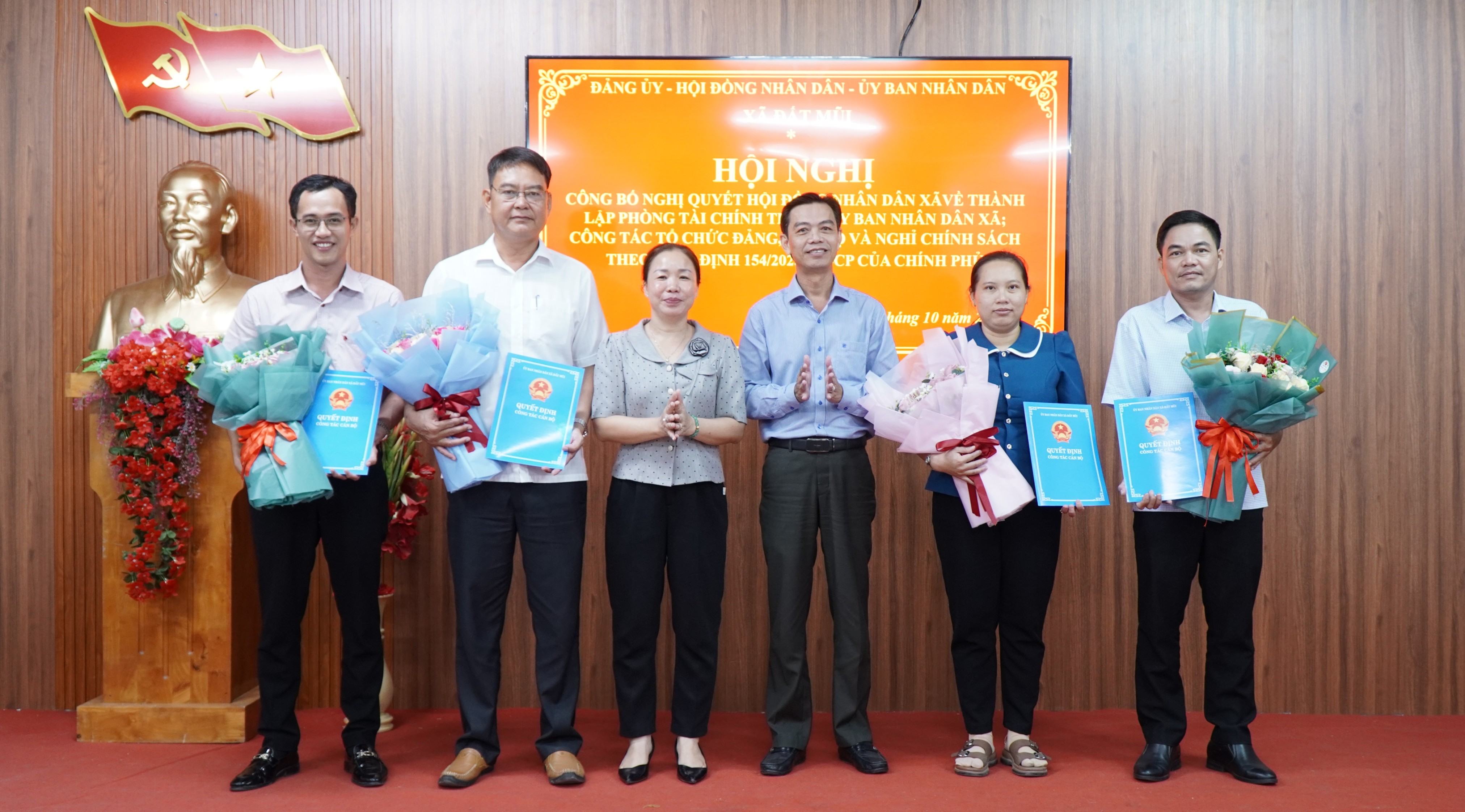 Đất Mũi công bố Quyết định thành lập Phòng Tài chính và công tác cán bộ 