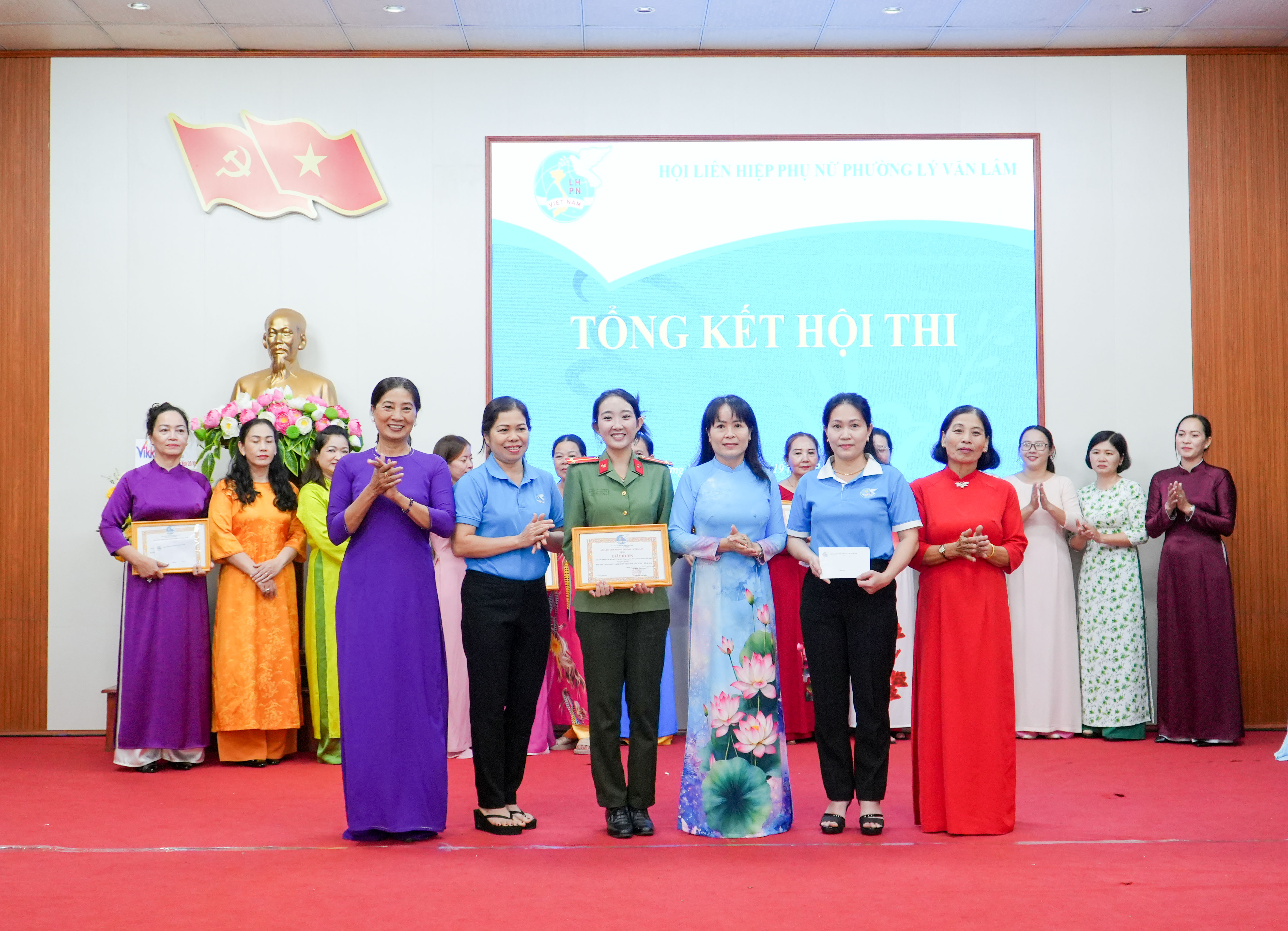Anh-tin-bai