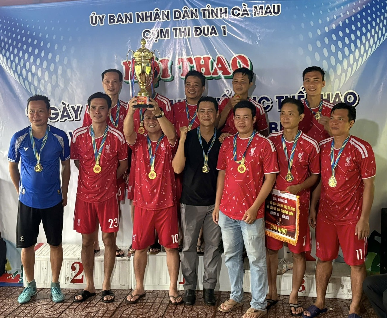 Phường Lý Văn Lâm đoạt cúp vô địch giải bóng đá Cụm thi đua 1