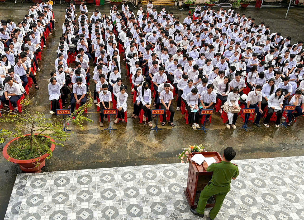 Anh-tin-bai