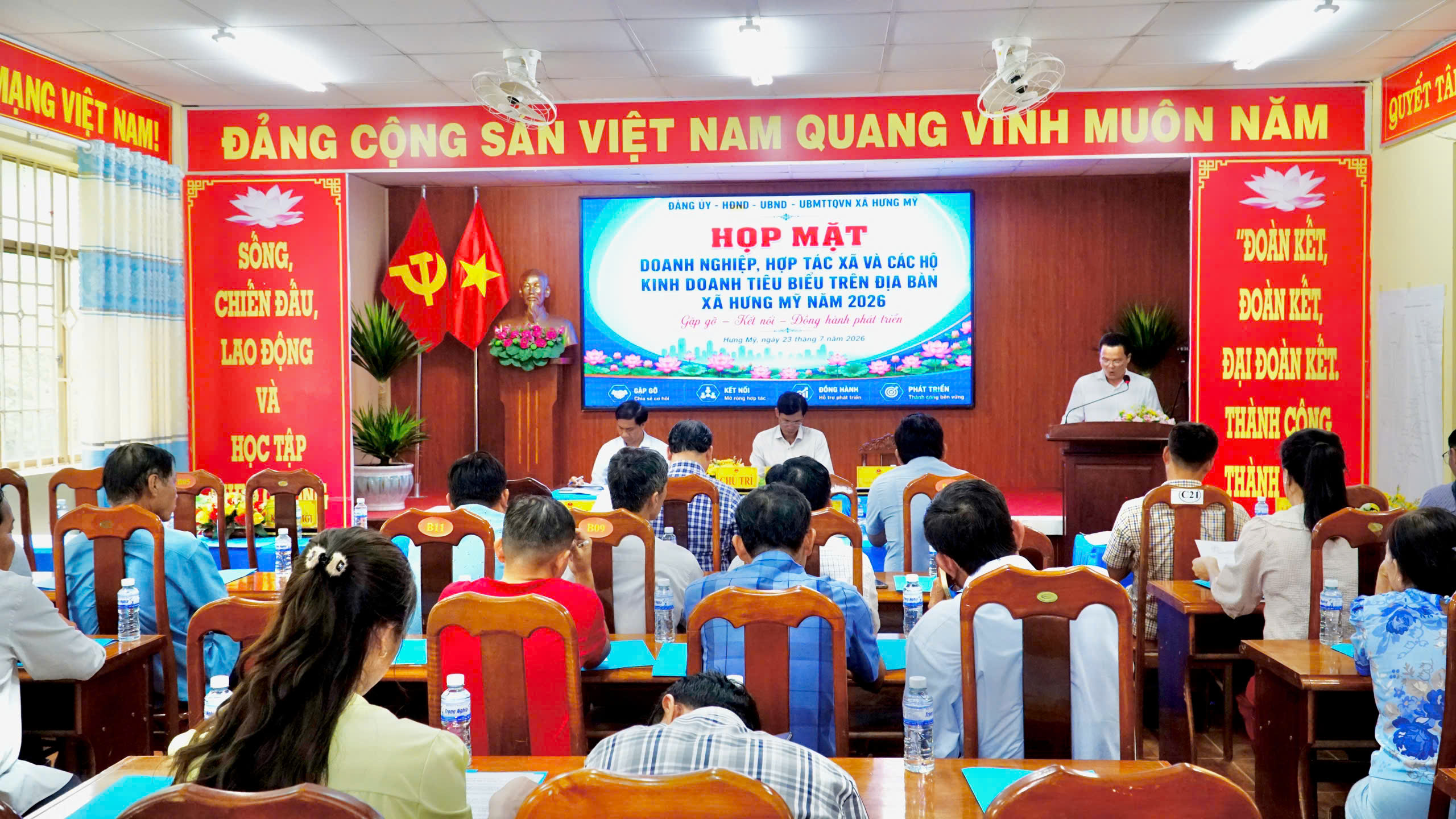 HƯNG MỸ GẶP MẶT DOANH NGHIỆP, HỢP TÁC XÃ VÀ HỘ KINH DOANH TIÊU BIỂU, ĐỒNG HÀNH THÚC ĐẨY PHÁT TRIỂN KINH TẾ ĐỊA PHƯƠNG