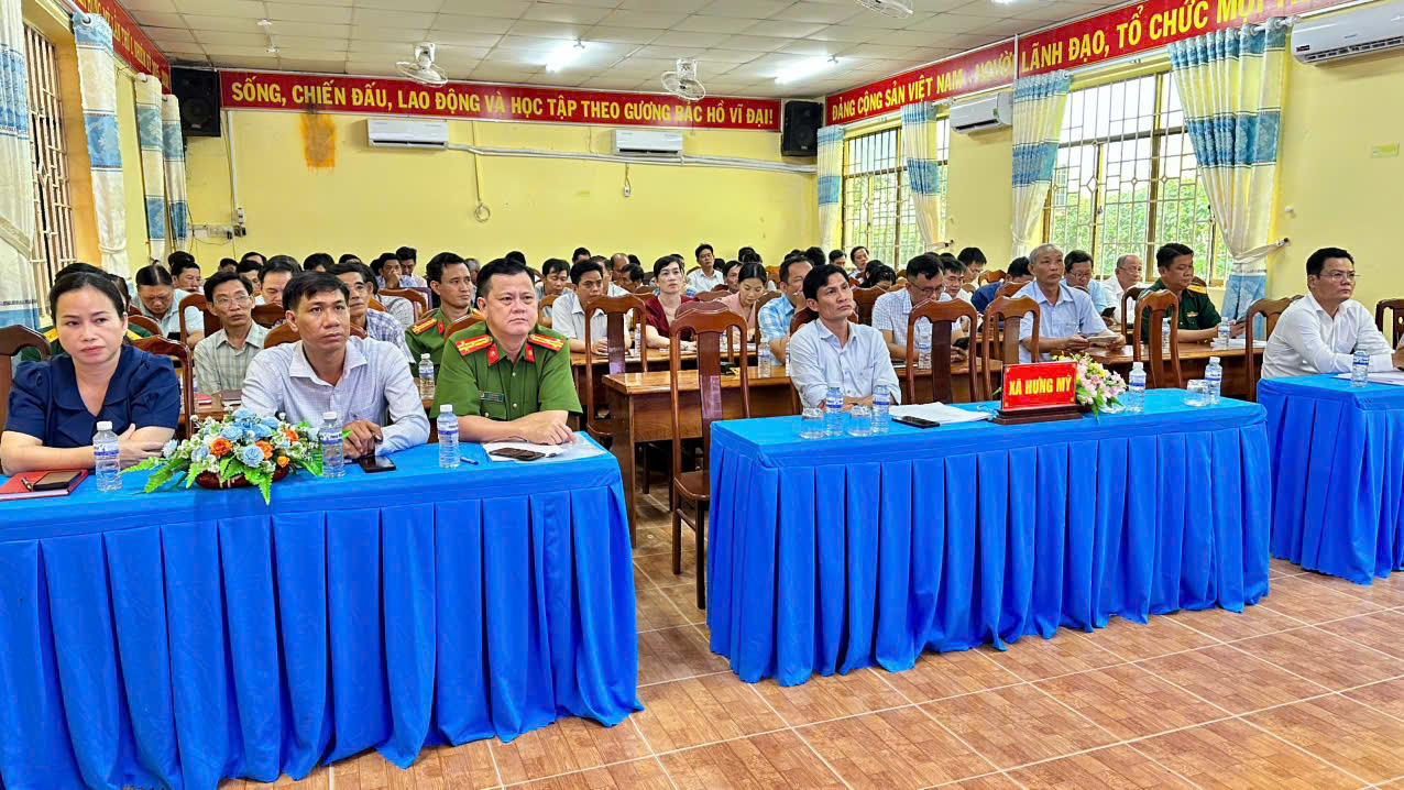 HƯNG MỸ HỌC TẬP QUÁN TRIỆT CÁC NGHỊ QUYẾT, CHỈ THỊ CỦA BỘ CHÍNH TRỊ