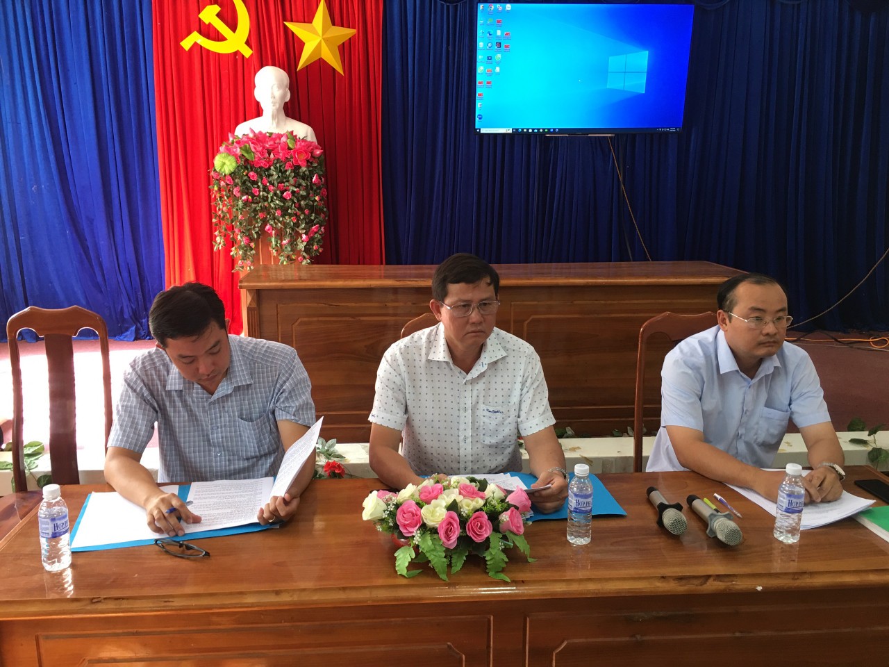 Đoàn công tác 951 đến làm việc với Ủy ban nhân dân xã Hưng Mỹ