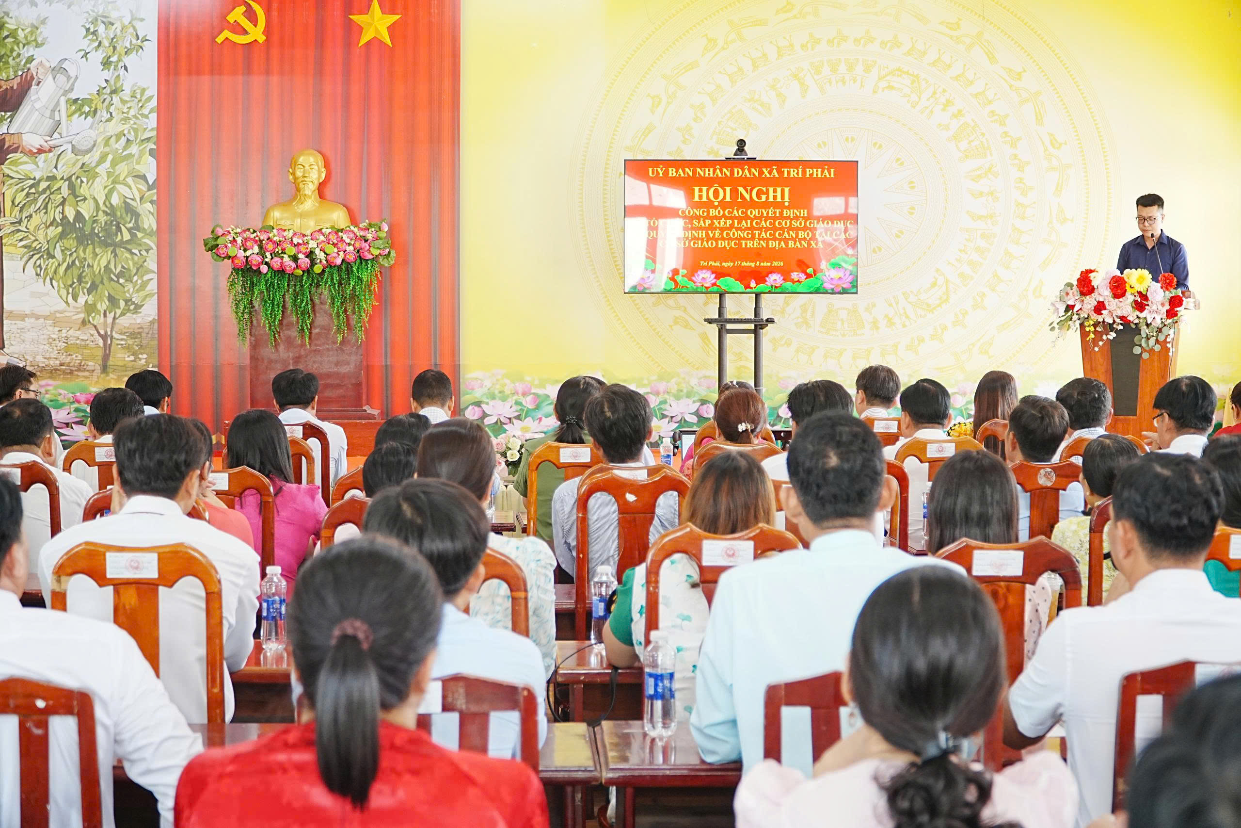 XÃ TRÍ PHẢI CÔNG BỐ CÁC QUYẾT ĐỊNH VỀ TỔ CHỨC, SẮP XẾP LẠI CÁC CƠ SỞ GIÁO DỤC VÀ CÔNG TÁC CÁN BỘ