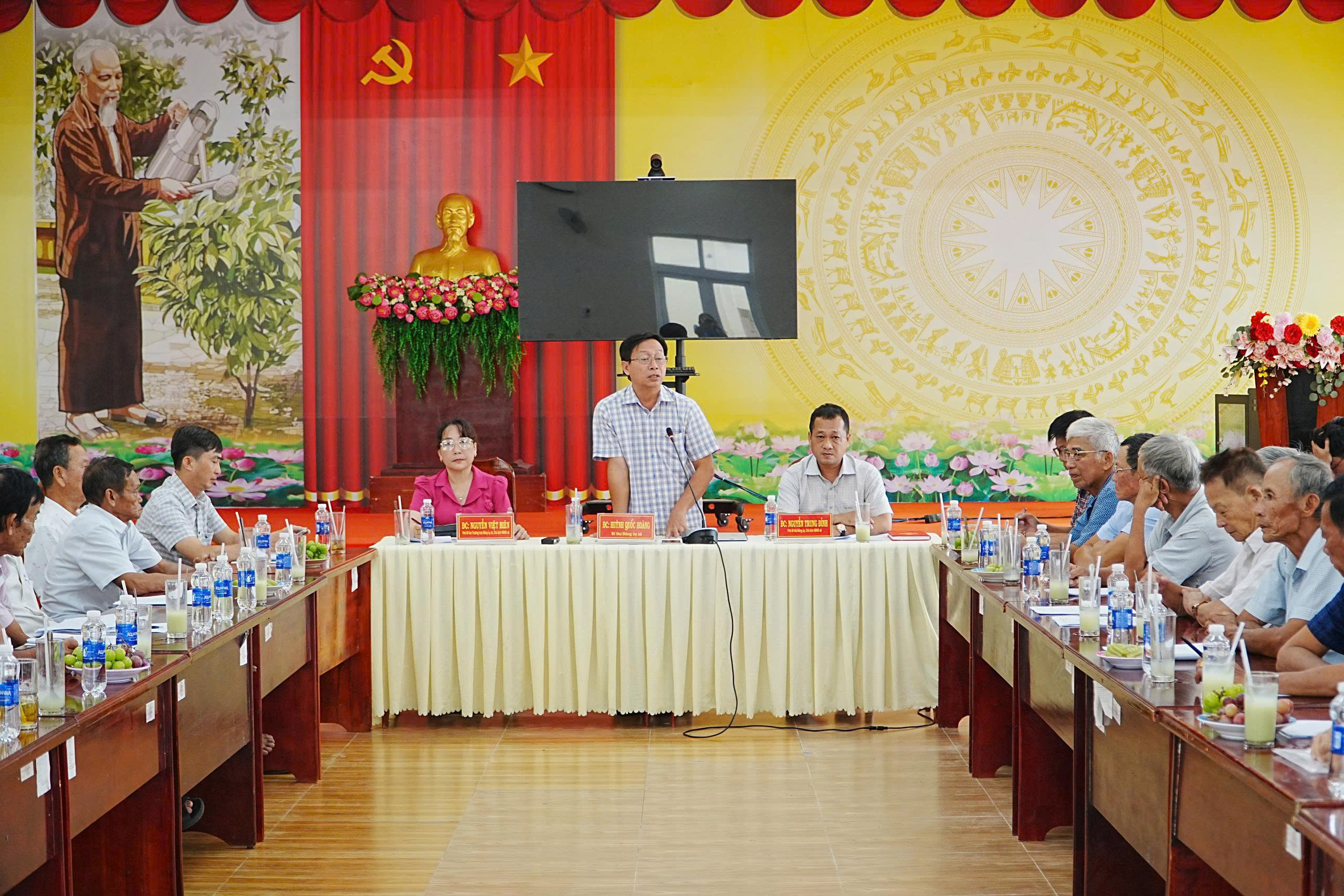 THƯỜNG TRỰC ĐẢNG ỦY XÃ TRÍ PHẢI TỔ CHỨC HỌP ĐỂ LẤY Ý KIẾN CÁN BỘ HƯU TRÍ VỀ CÔNG TÁC QUẢN LÝ, SỬ DỤNG ĐẤT CÔNG