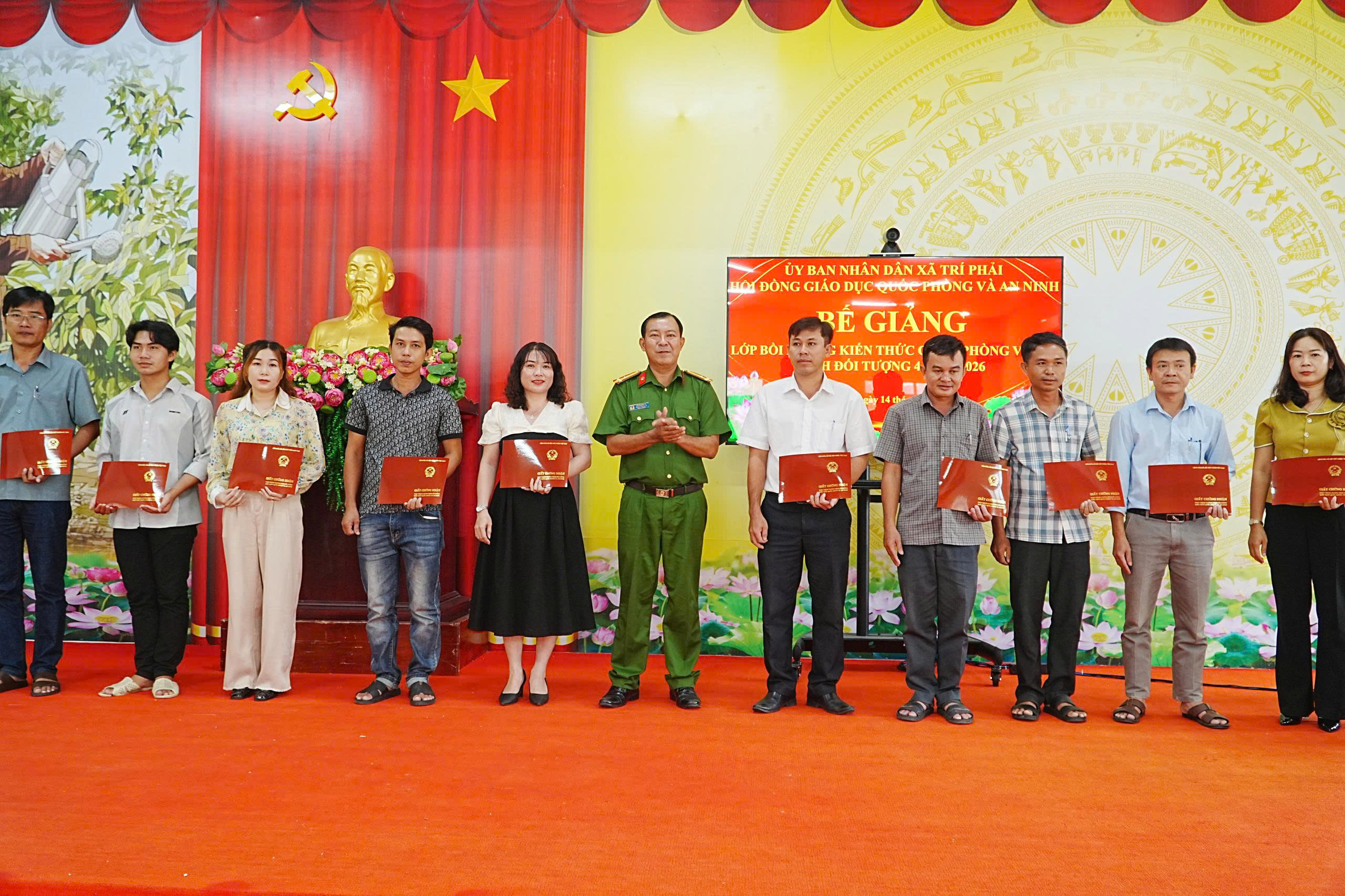XÃ TRÍ PHẢI BẾ MẠC LỚP BỒI DƯỠNG KIẾN THỨC QUỐC PHÒNG VÀ AN NINH ĐỐI TƯỢNG 4 NĂM 2026