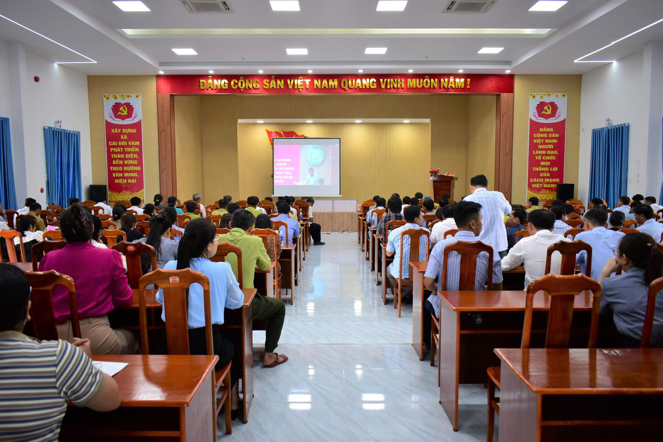 Đảng bộ xã Cái Đôi Vàm tham dự Hội nghị trực tuyến do Tỉnh ủy Cà Mau tổ chức quán triệt, triển khai Chuyên đề học tập và làm theo tư tưởng, đạo đức, phương pháp, phong cách Hồ Chí Minh năm 2026 với chủ đề Khát vọng phát triển đất nước phồn vinh, hạnh phúc.