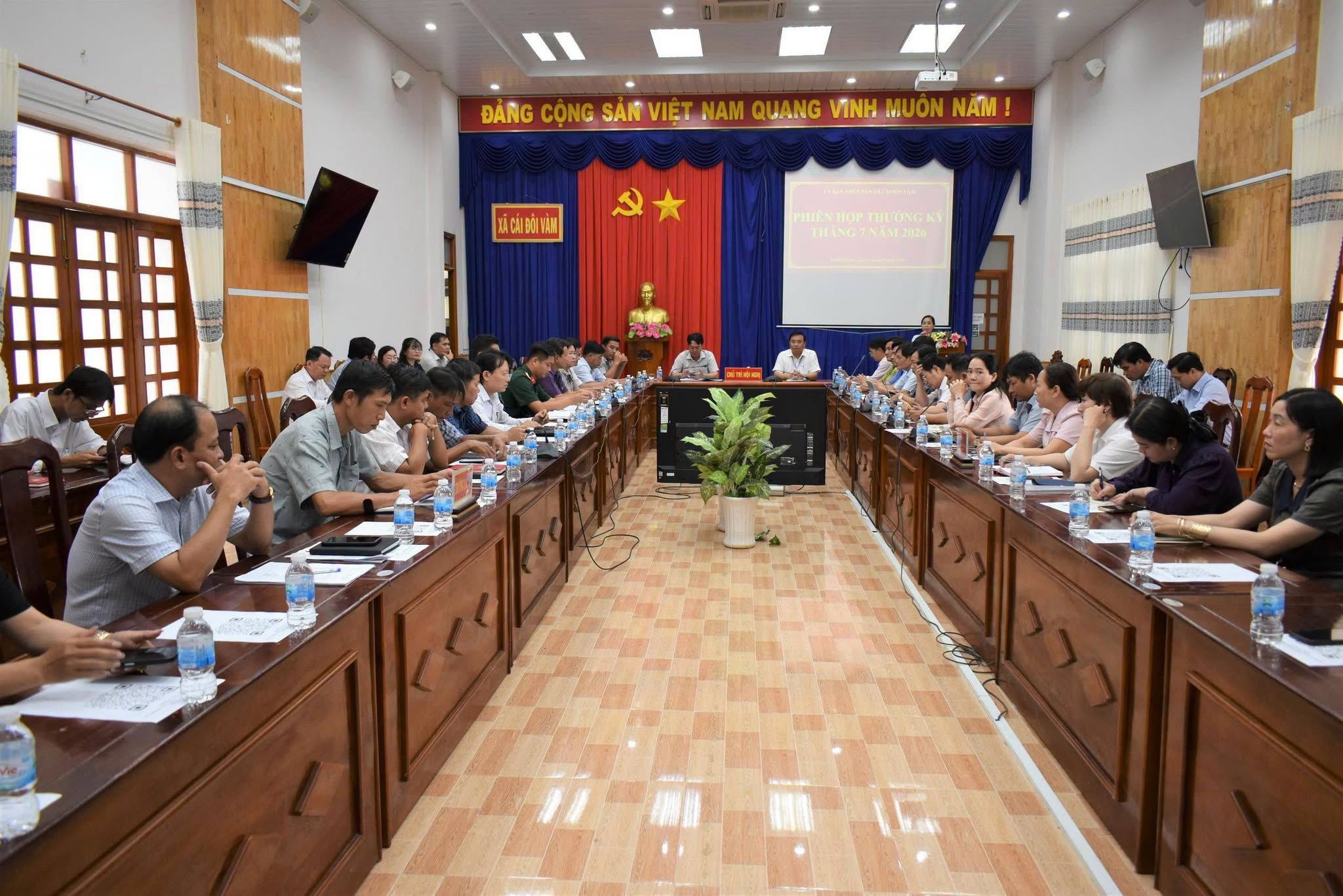 Ủy ban nhân dân xã Cái Đôi Vàm tổ chức phiên họp thường kỳ tháng 7 năm 2026