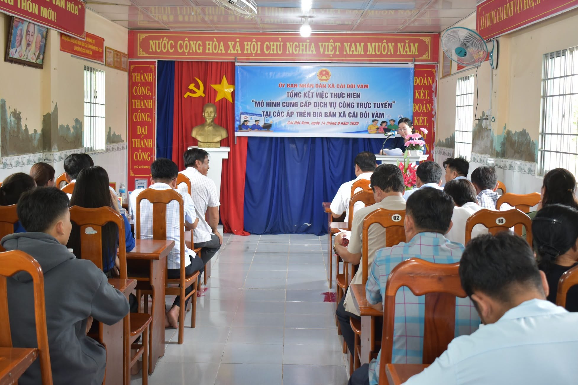 Ủy ban nhân dân xã Cái Đôi Vàm tổ chức lễ tổng kết việc thực hiện “Mô hình cung cấp dịch vụ công trực tuyến” tại các ấp trên địa bàn xã