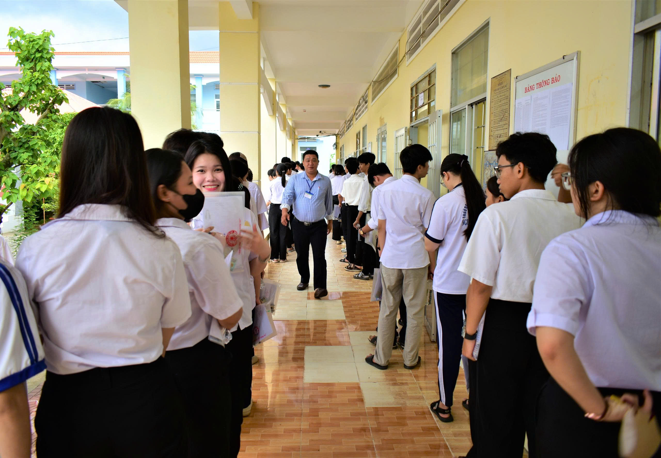 526 thí sinh tại điểm thi số 019 chính thức bước vào ngày thi đầu tiên của Kỳ thi tốt nghiệp Trung học phổ thông năm 2026.