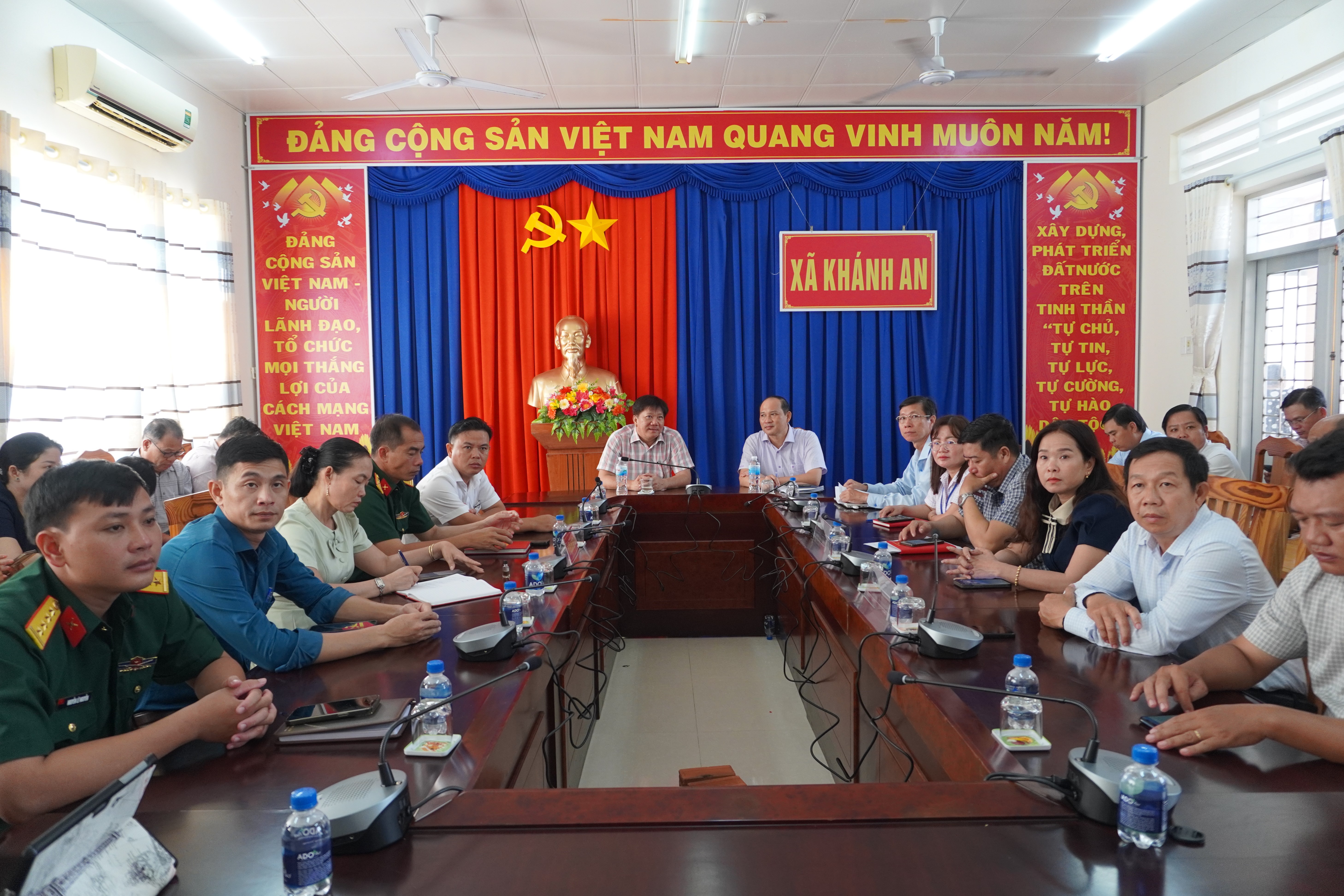 Xã Khánh An tham dự Hội nghị trực tuyến toàn quốc quán triệt các Nghị quyết, Chỉ thị của Bộ Chính trị