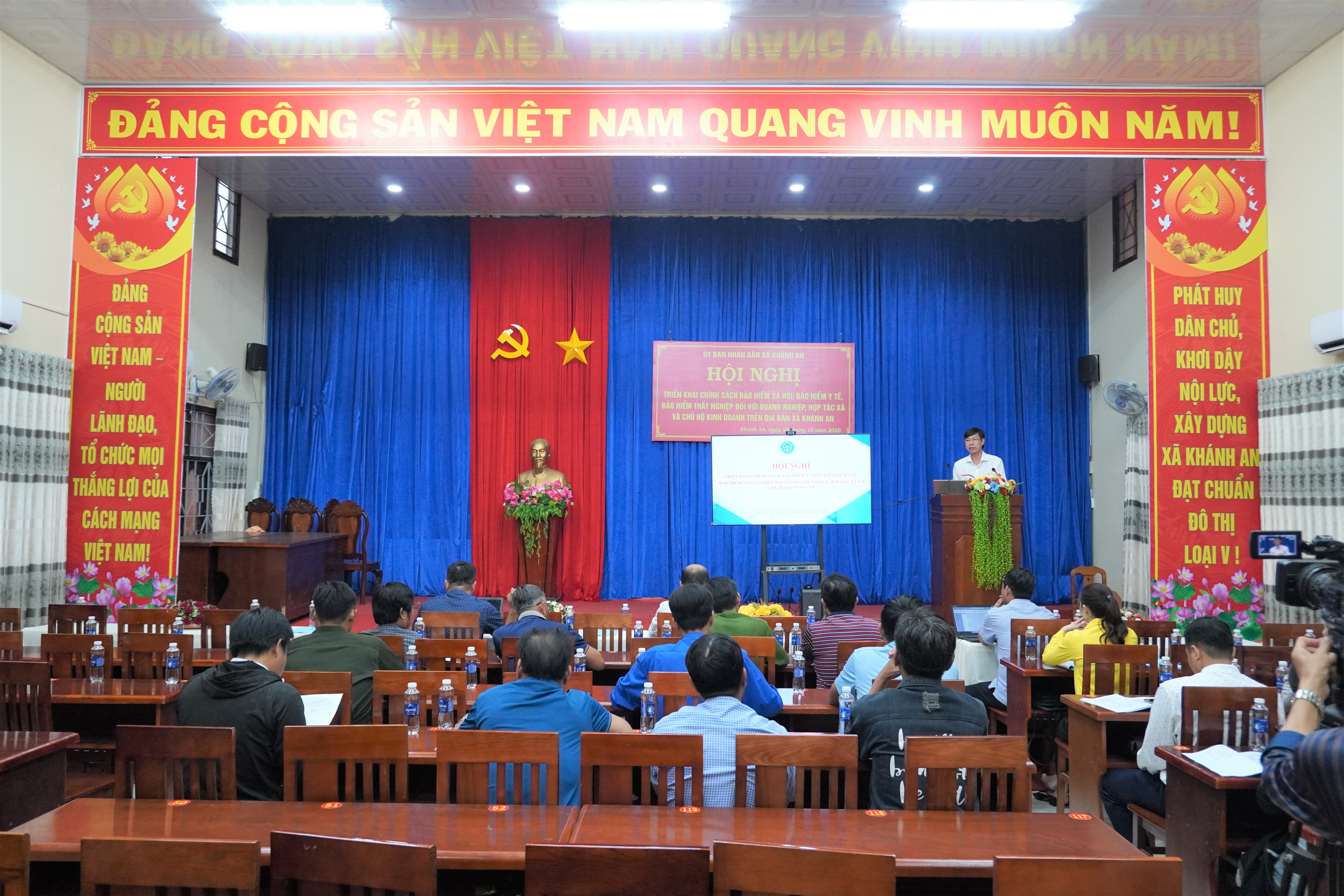 HỘI NGHỊ TRIỂN KHAI CHÍNH SÁCH BHXH, BHYT, BHTN CHO DOANH NGHIỆP VÀ HỘ KINH DOANH TẠI XÃ KHÁNH AN