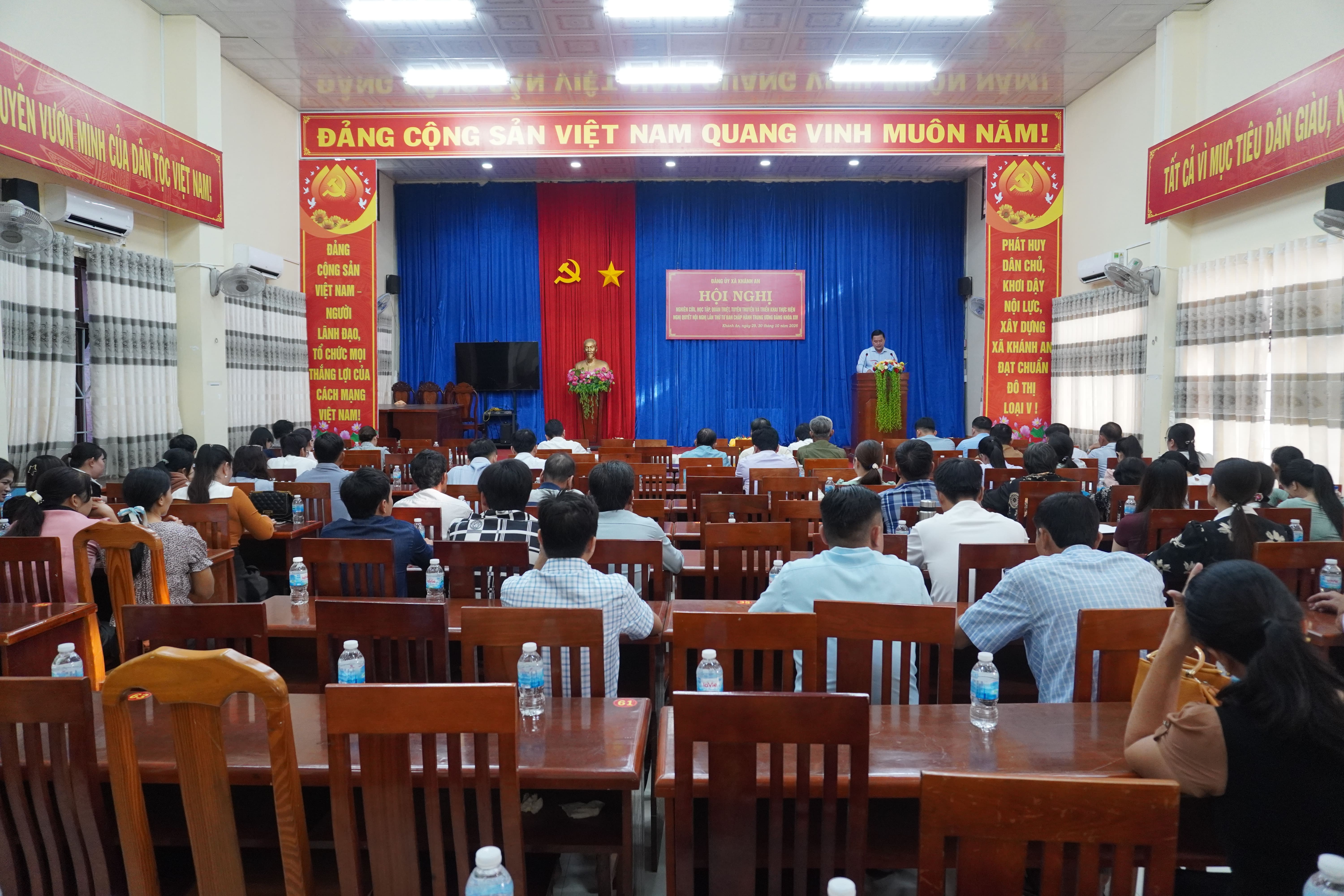 ĐẢNG ỦY XÃ KHÁNH AN TỔ CHỨC HỘI NGHỊ HỌC TẬP, QUÁN TRIỆT VÀ TRIỂN KHAI THỰC HIỆN NGHỊ QUYẾT HỘI NGHỊ LẦN THỨ TƯ BAN CHẤP HÀNH TRUNG ƯƠNG ĐẢNG KHÓA XIV