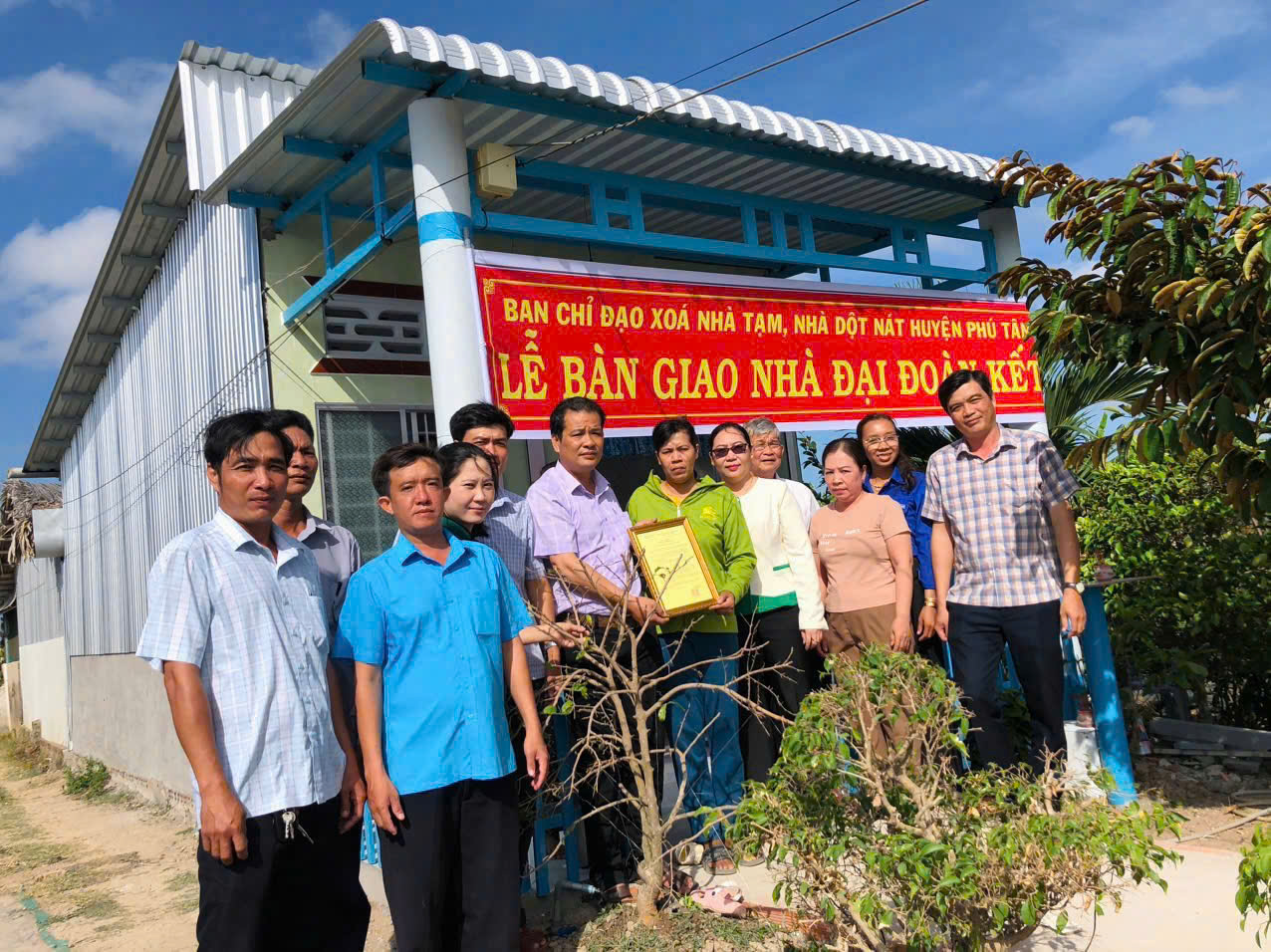 Xã Phú Thuận thực hiện Chương trình xóa nhà tạm, nhà dột nát 
