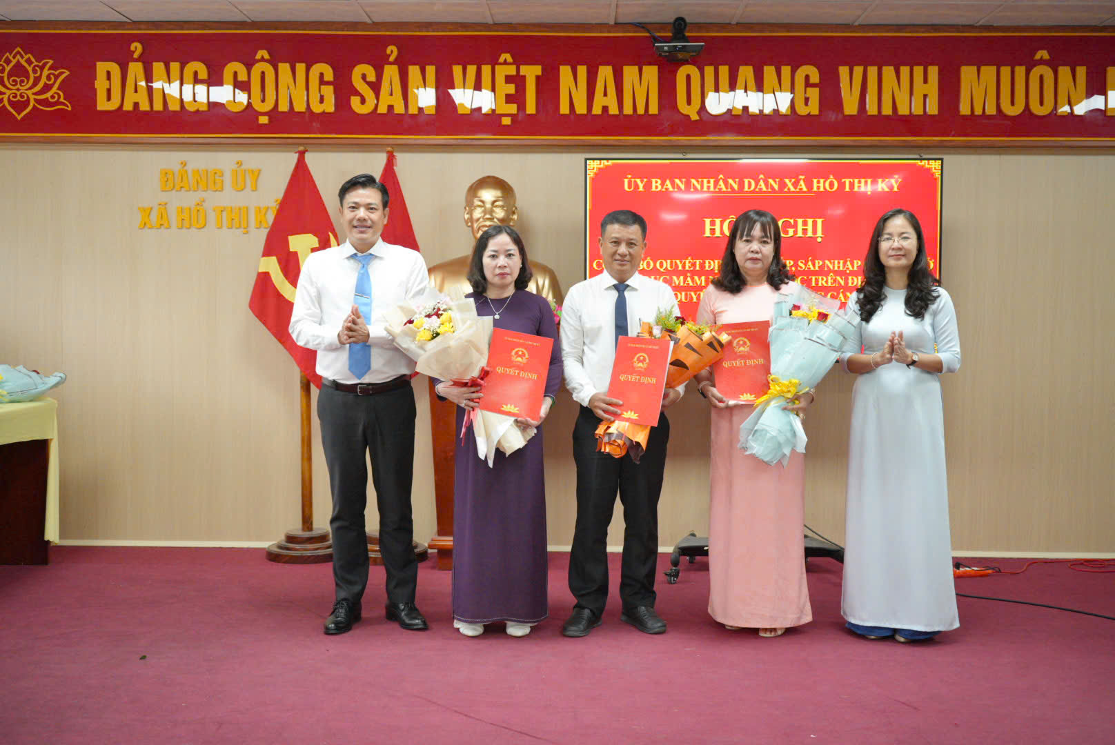 Anh-tin-bai