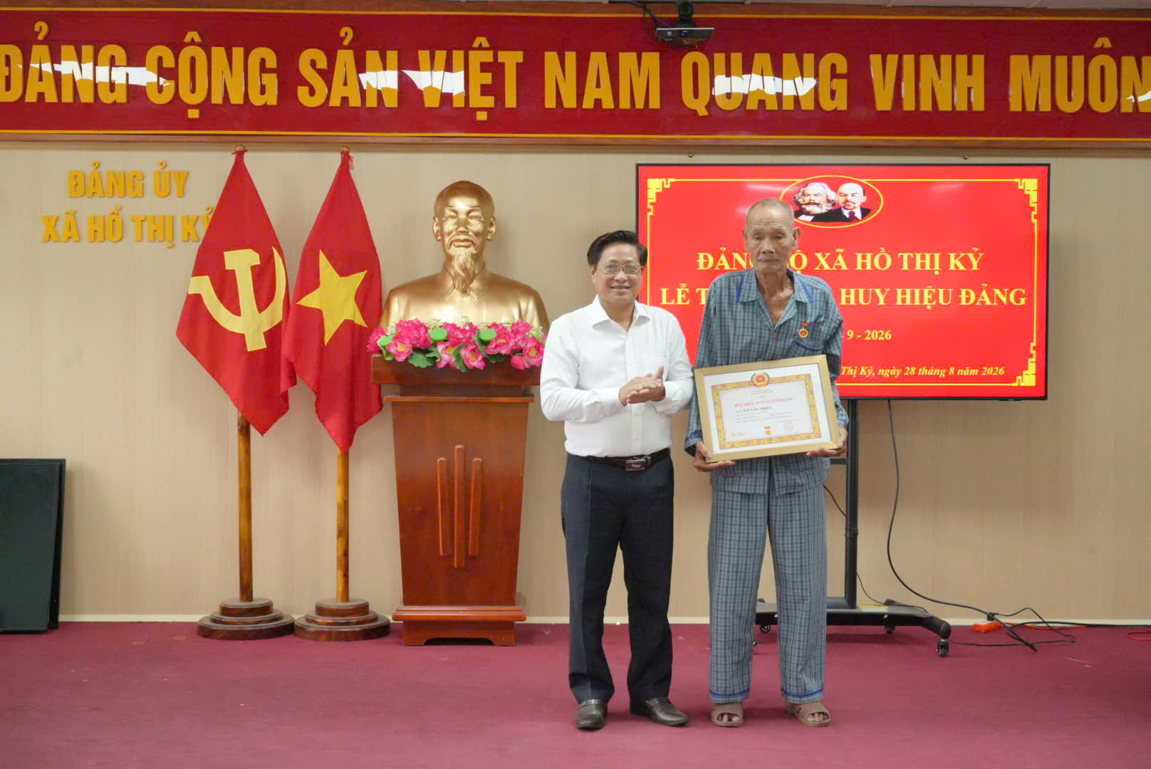 Anh-tin-bai