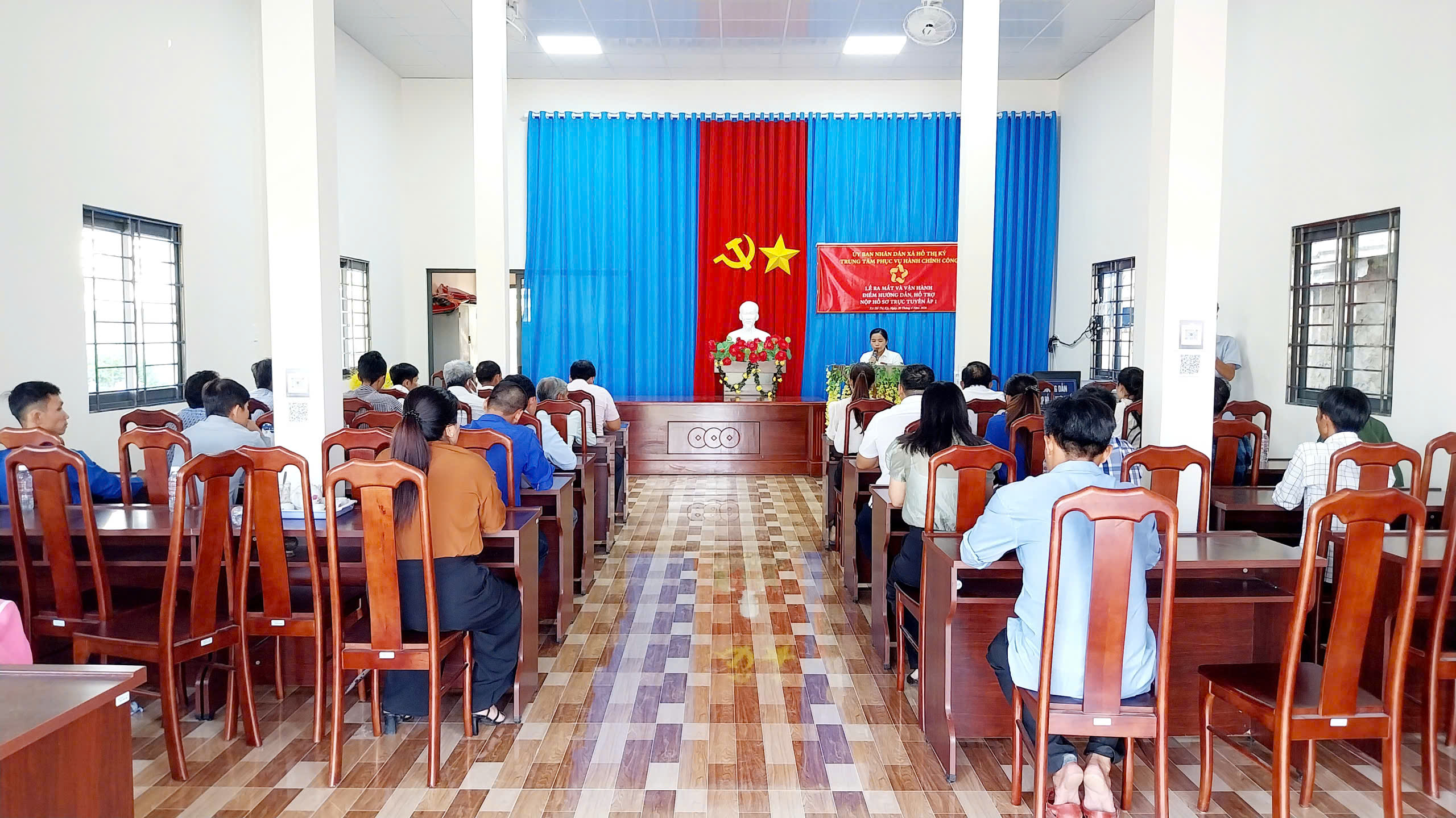 ĐƯA DỊCH VỤ CÔNG ĐẾN GẦN HƠN VỚI NGƯỜI DÂN