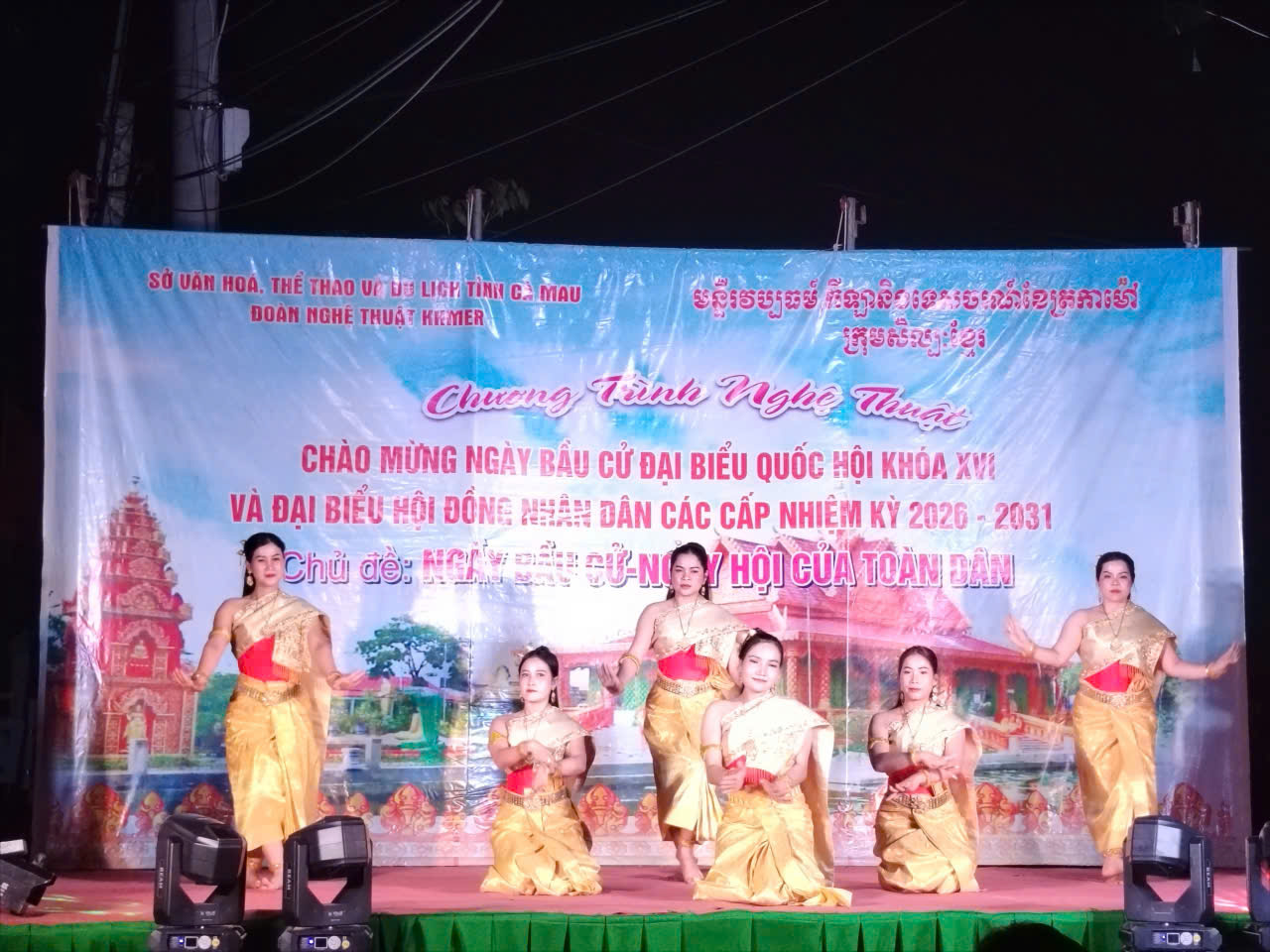 Rộn ràng tiếng ngũ âm trong đêm văn nghệ tại ấp Cây Khô