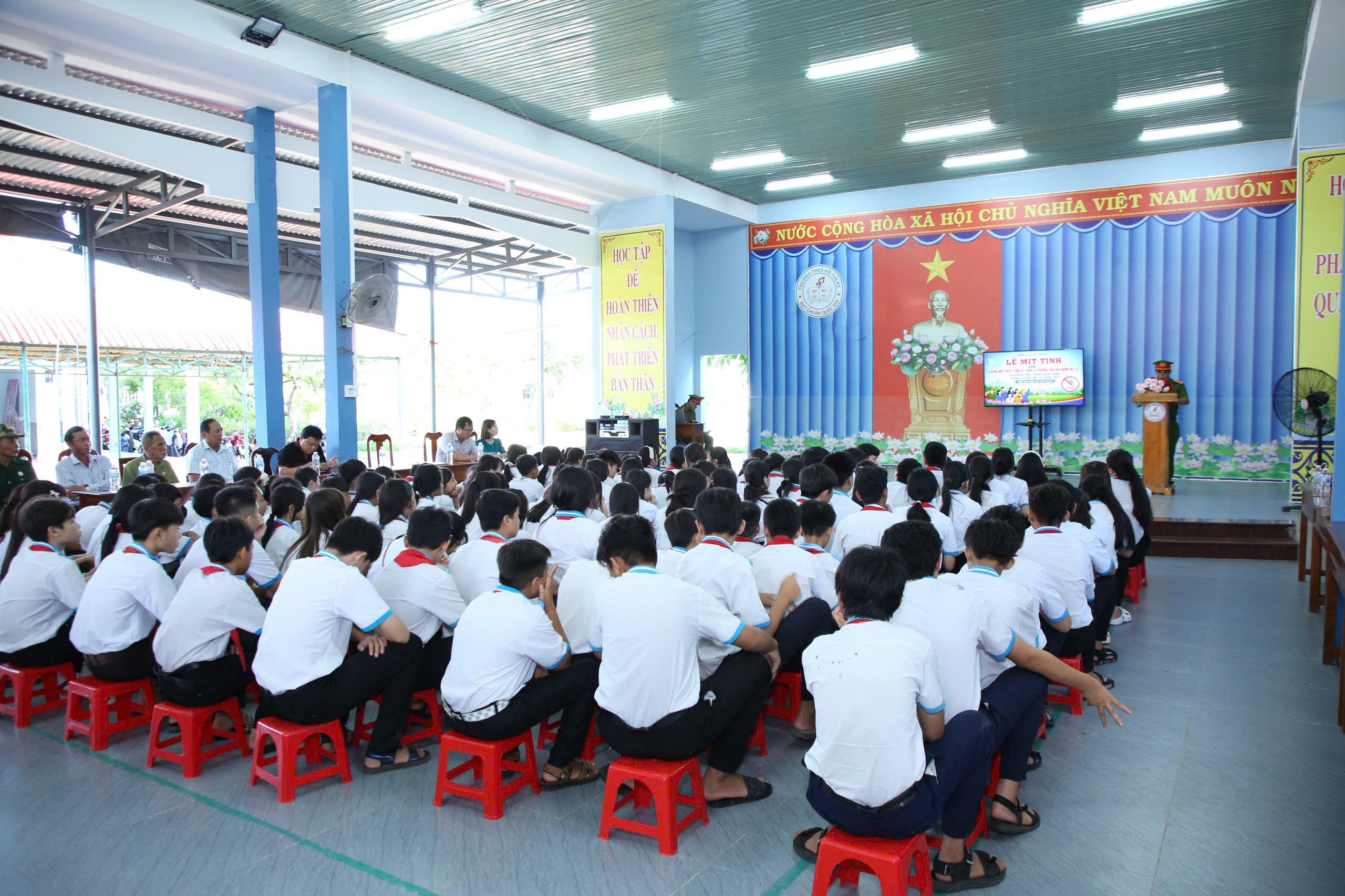 Anh-tin-bai