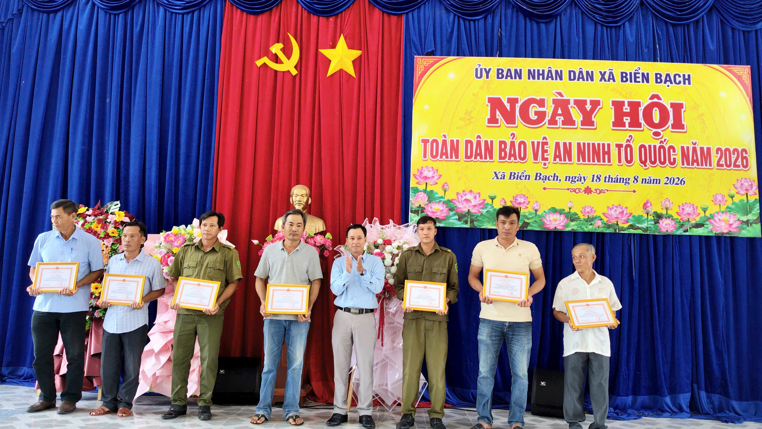 Anh-tin-bai