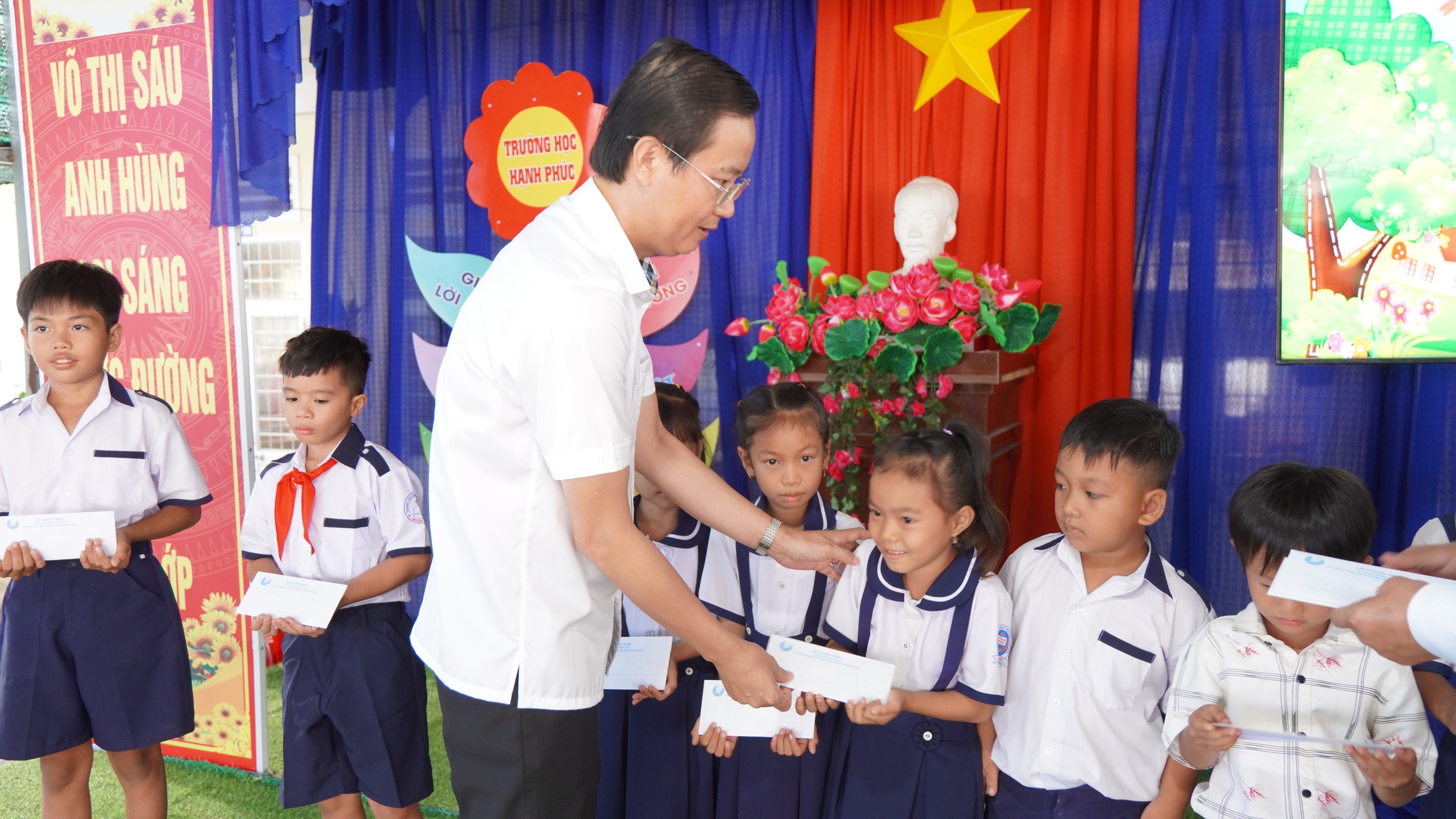 Anh-tin-bai