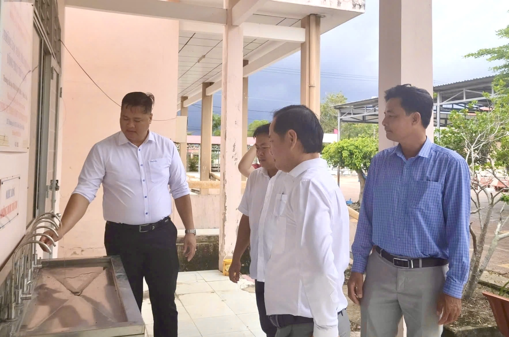Kiểm tra công tác chuẩn bị trường lớp cho năm học mới