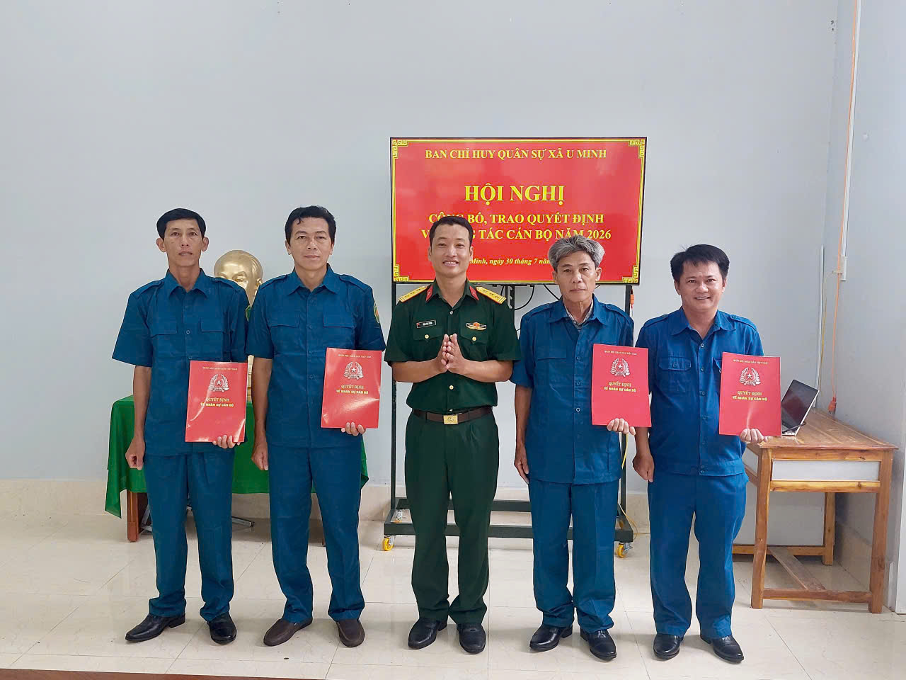 Ban Chỉ huy Quân sự xã U Minh công bố, trao quyết định thăng quân hàm sĩ quan dự bị năm 2026