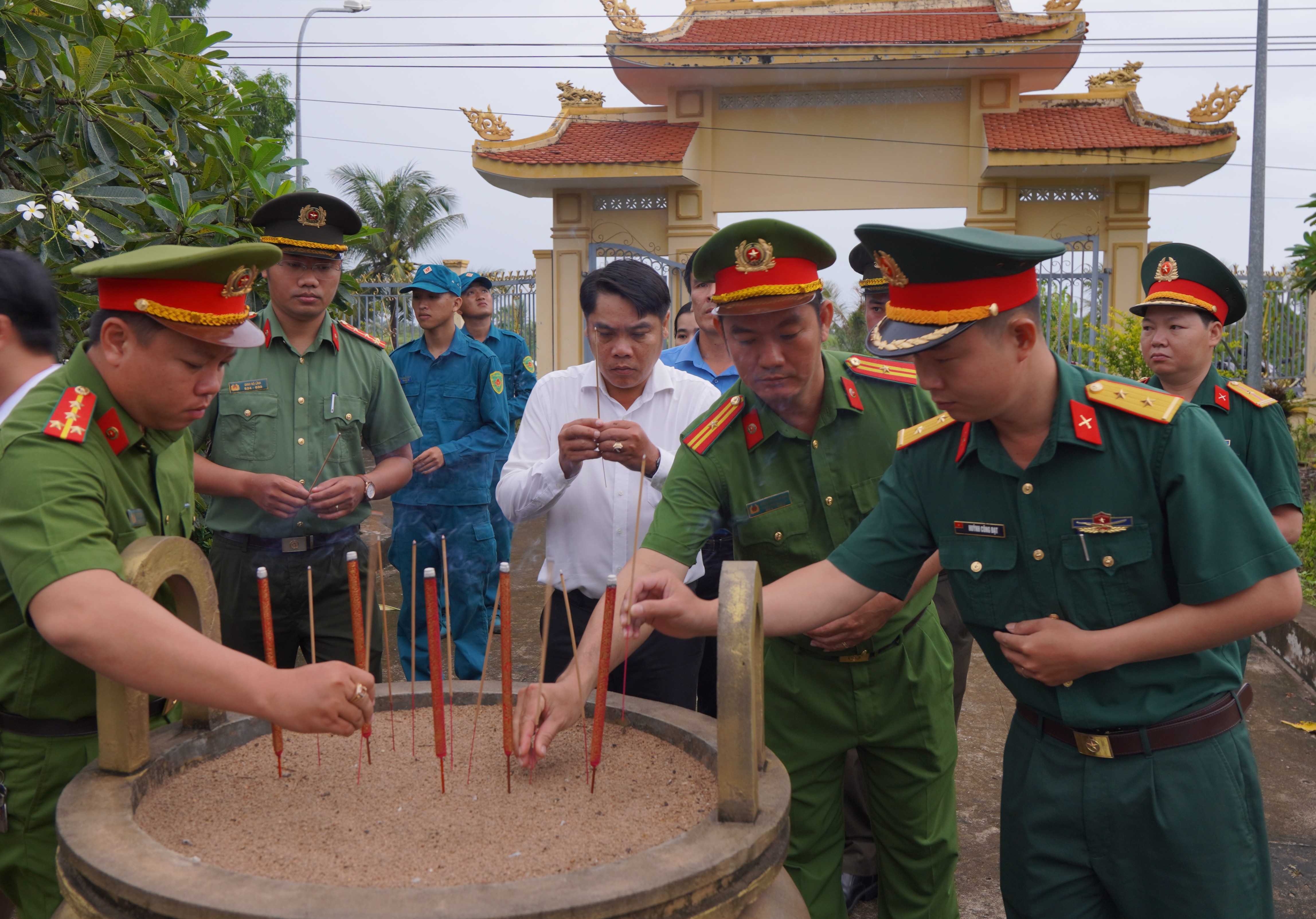 Anh-tin-bai