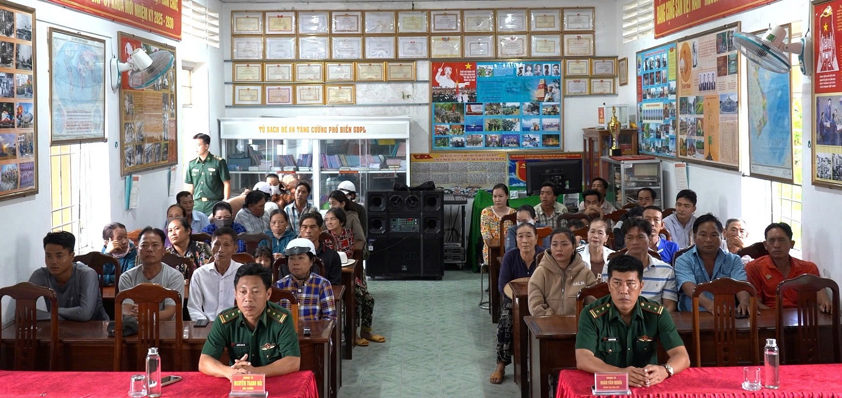 Anh-tin-bai