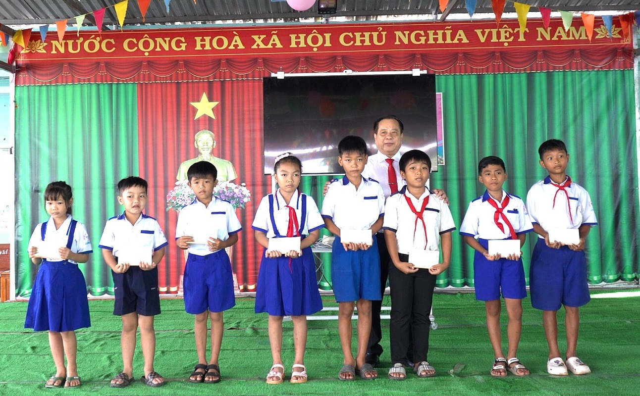 Anh-tin-bai