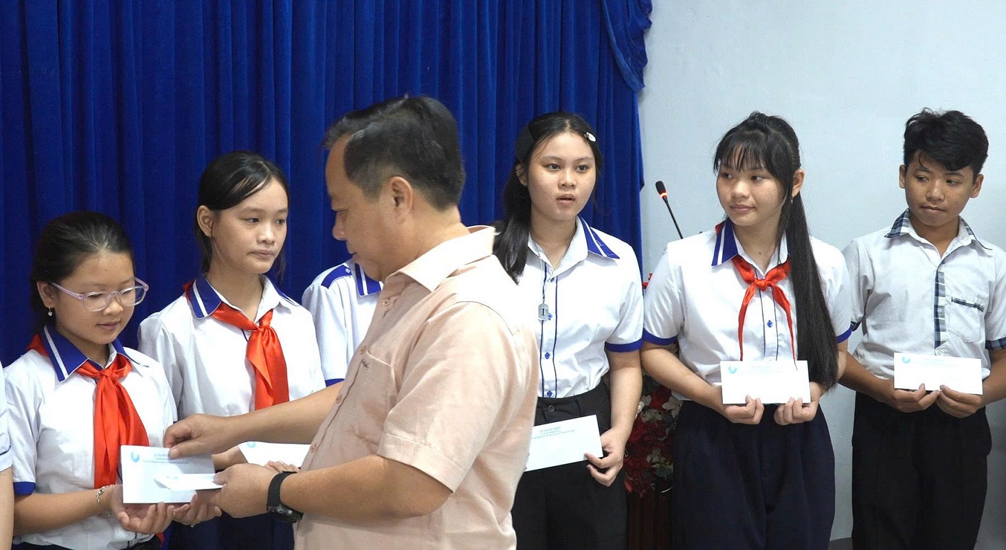 Anh-tin-bai