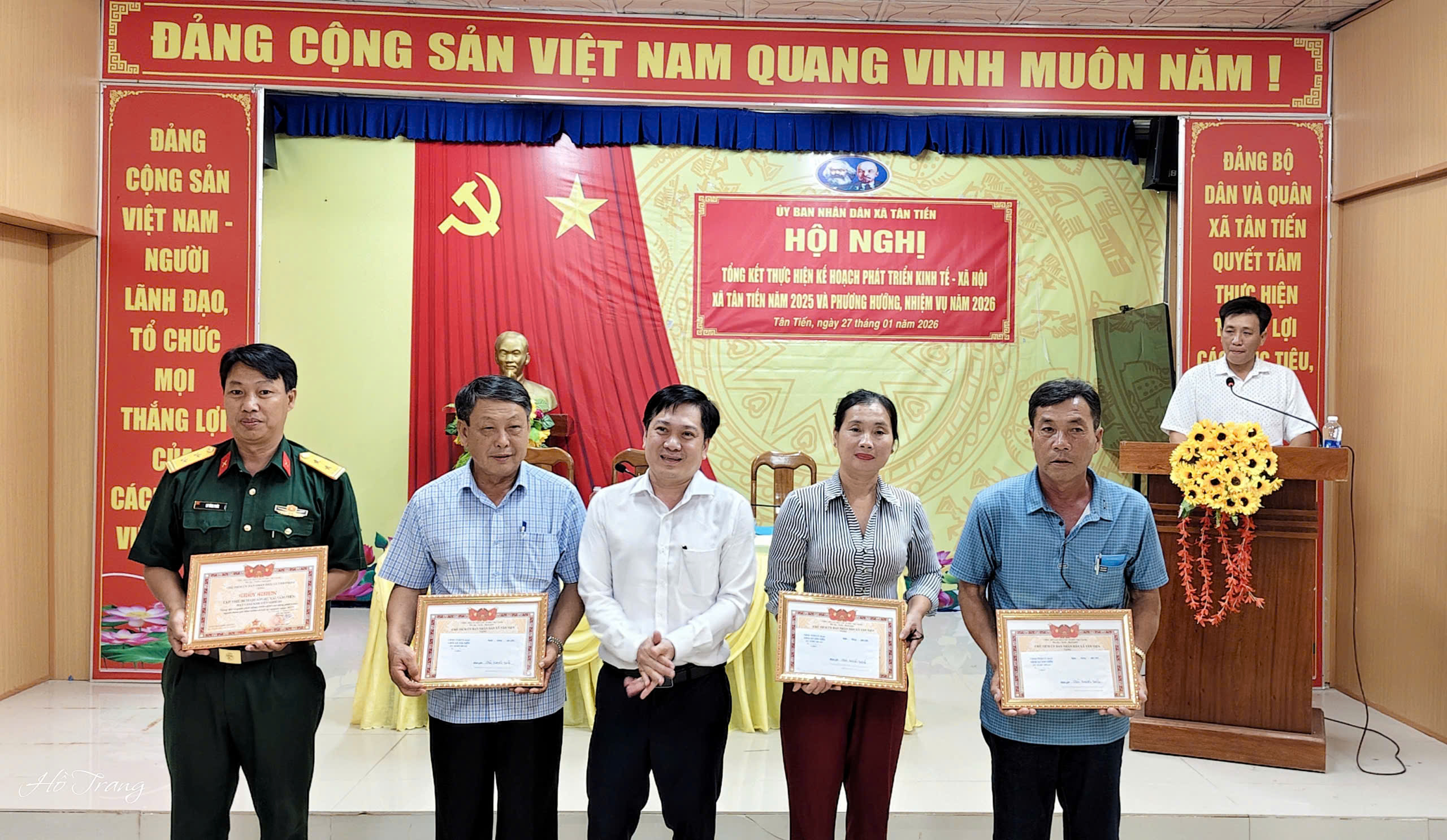 Anh-tin-bai