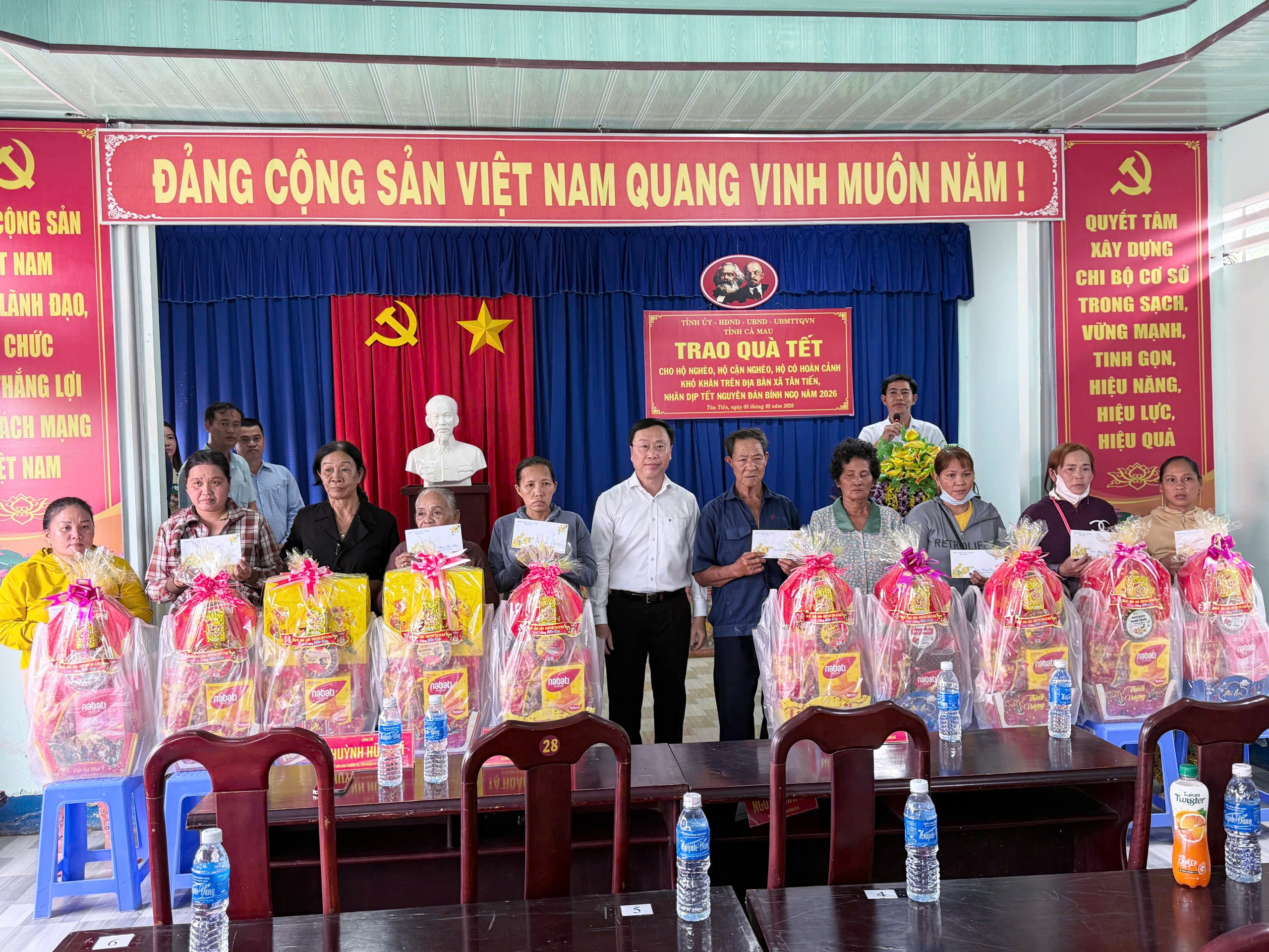 TRAO TẶNG QUÀ CHO GIA ĐÌNH CÓ HOÀN CẢNH KHÓ KHĂN TRÊN ĐỊA BÀN XÃ TÂN TIẾN NHÂN DỊP TẾT NGUYÊN ĐÁN BÍNH NGỌ NĂM 2026