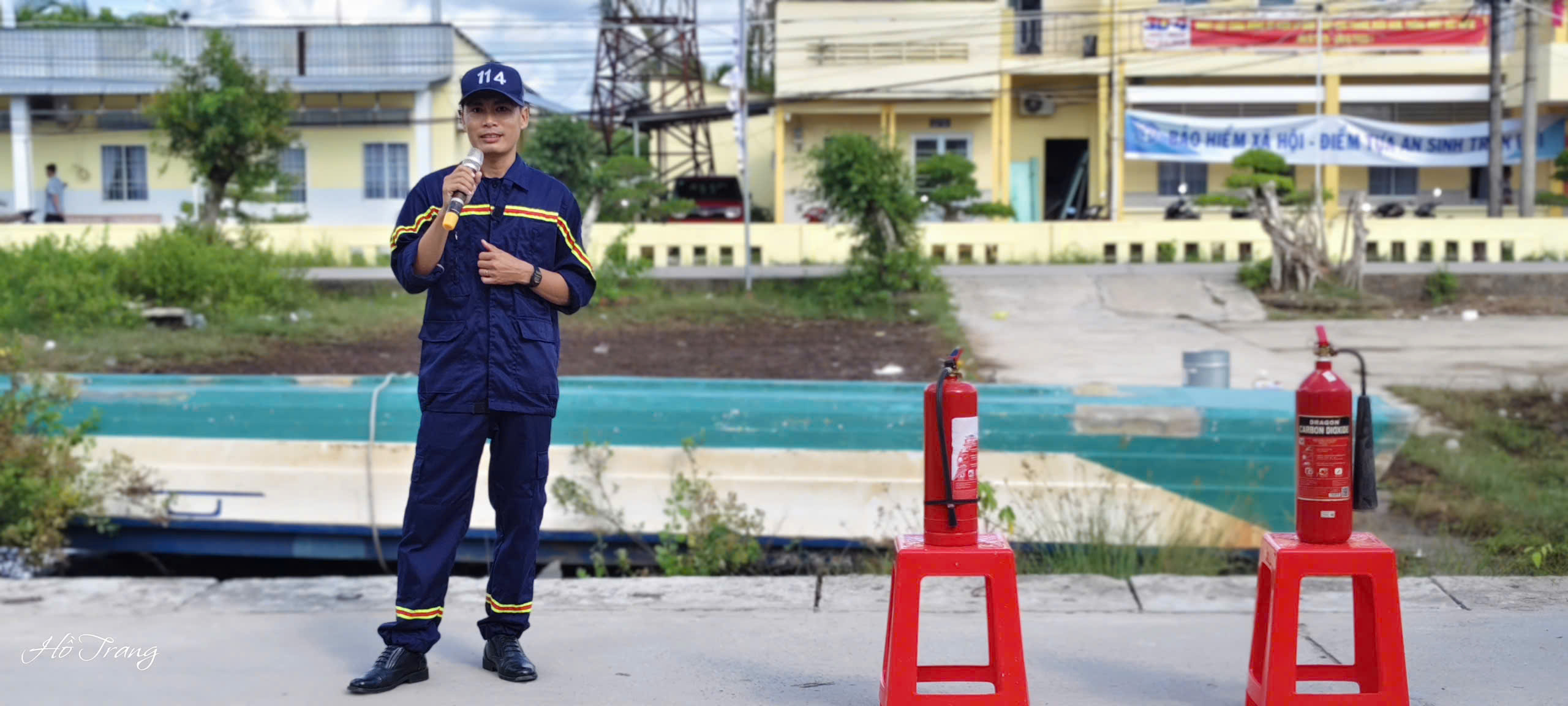 CÔNG AN XÃ PHỐI HỢP TỔ CHỨC TẬP HUẤN, HƯỚNG DẪN KỸ NĂNG SỬ DỤNG TRANG THIẾT BỊ PHÒNG CHÁY, CHỮA CHÁY VÀ KỸ NĂNG XỬ LÝ TÌNH HUỐNG CHÁY CHO LỰC LƯỢNG AN NINH TRẬT TỰ CƠ SỞ VÀ NGƯỜI DÂN