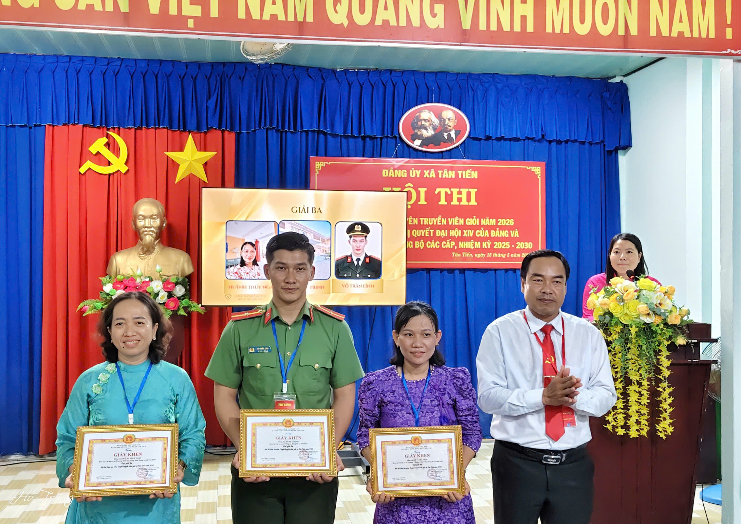 Anh-tin-bai