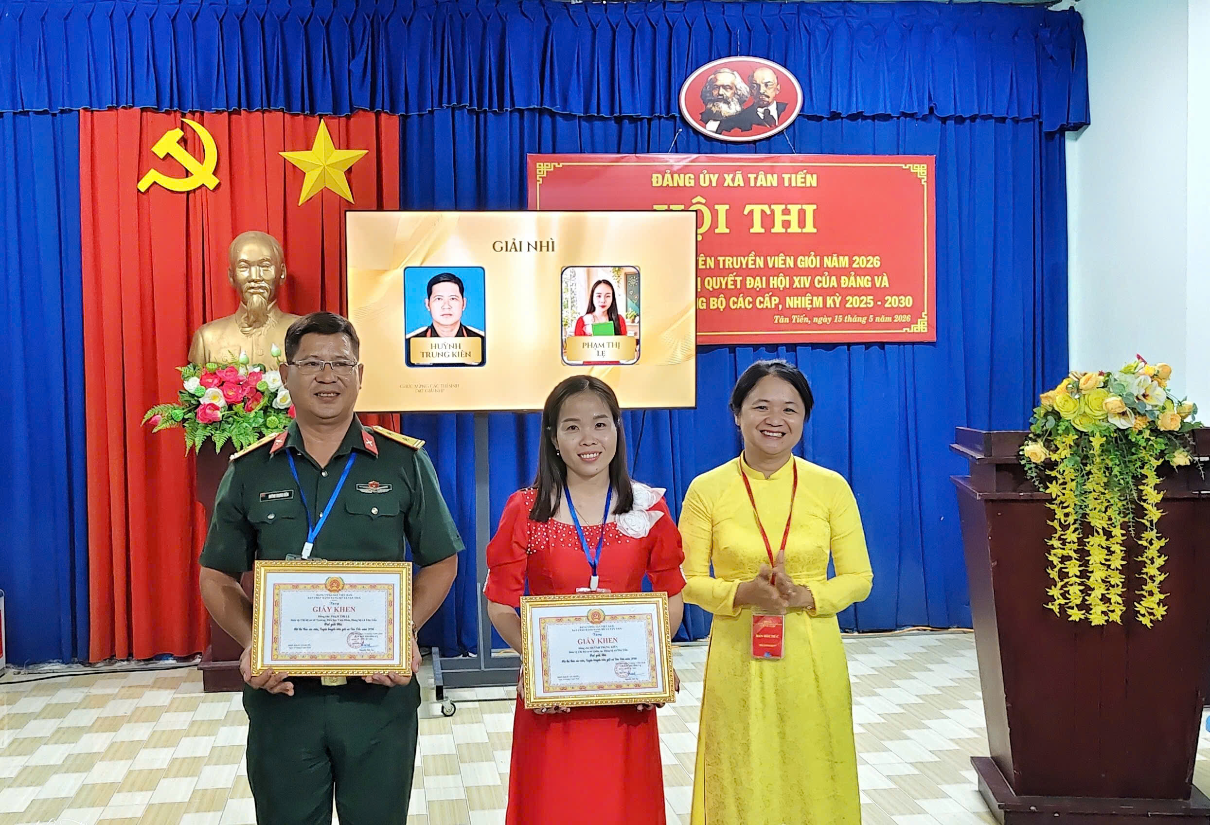 Anh-tin-bai